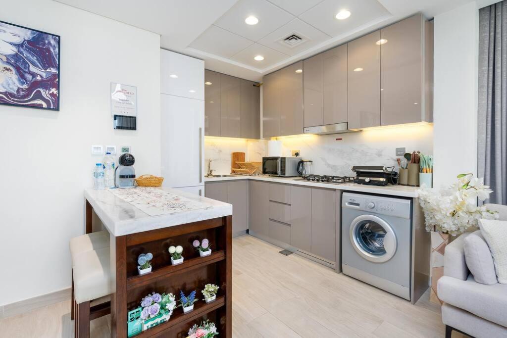 Apartment 1 Bedroom - 12 Min From Downtown - Azizi Riviera Dubai