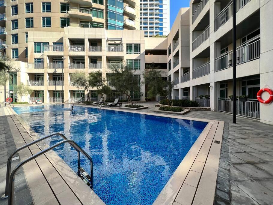 First Class 1br Stylish With Expansive Terrace Apartment