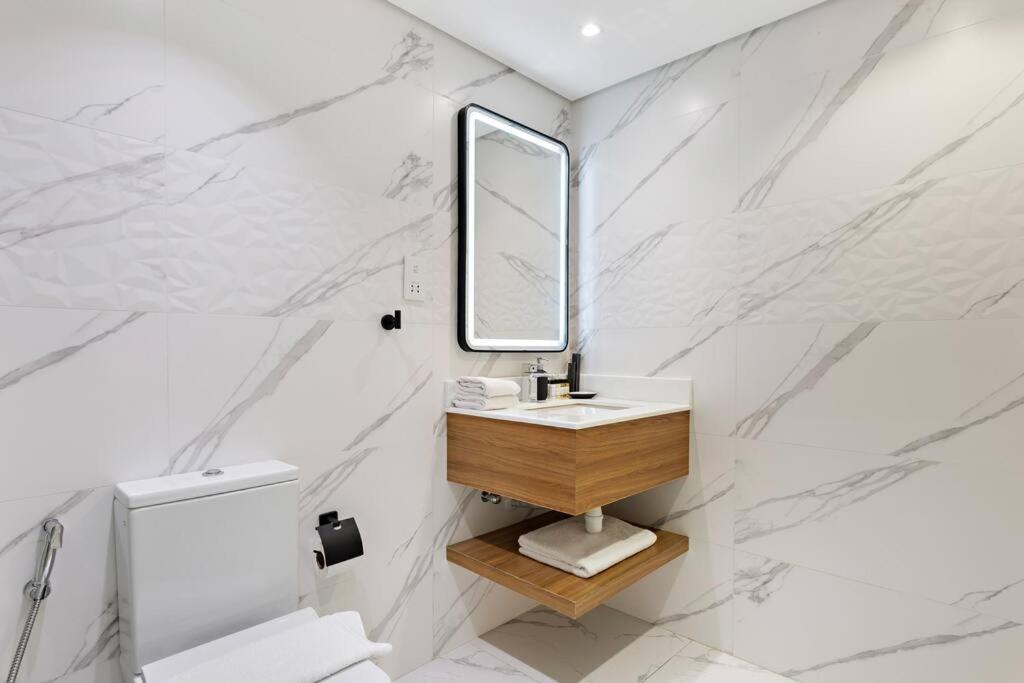 Apartment First Class 1br Stylish With Expansive Terrace
