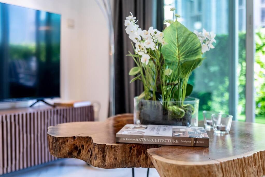 First Class 1br Stylish With Expansive Terrace Apartment *