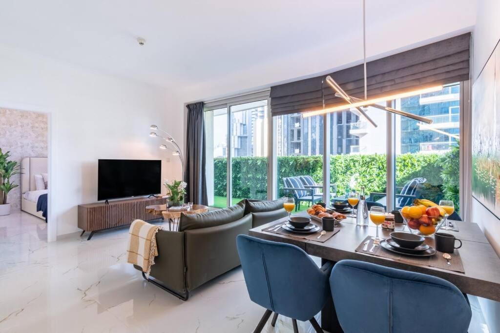 Apartment First Class 1br Stylish With Expansive Terrace Dubai