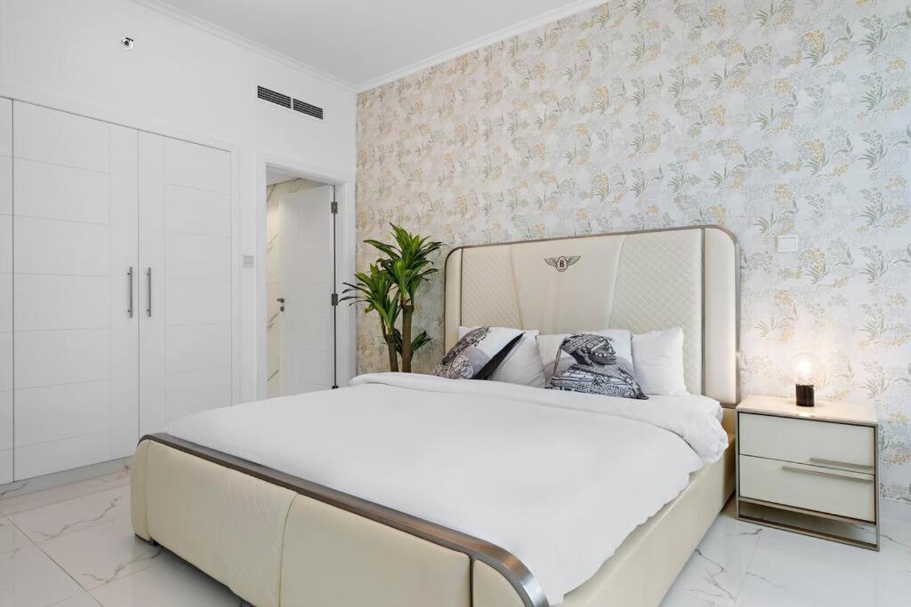 Apartment First Class 1br Stylish With Expansive Terrace