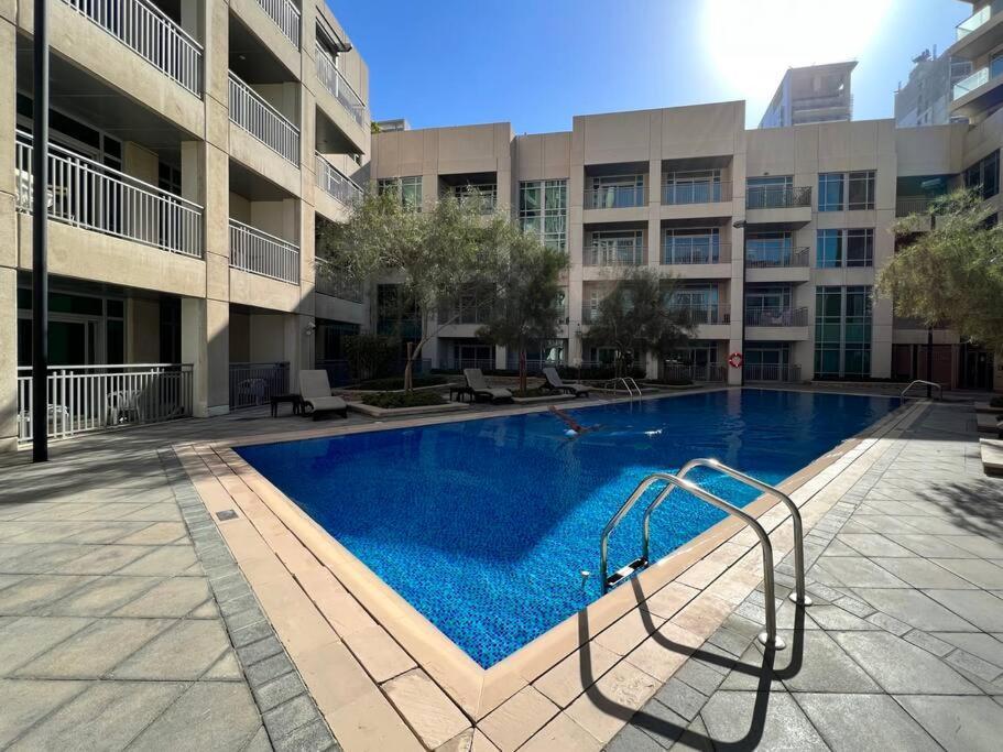 First Class 1br Stylish With Expansive Terrace Apartment