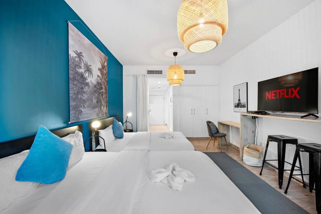 First Class 1B Stylish Downtown Retreat