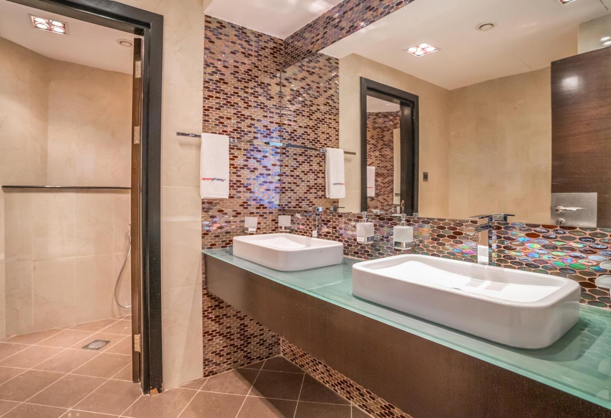 Homesgetaway - Luxurious Duplex Penthouse 3br Plus Maids At Heart Of Marina Dubai
