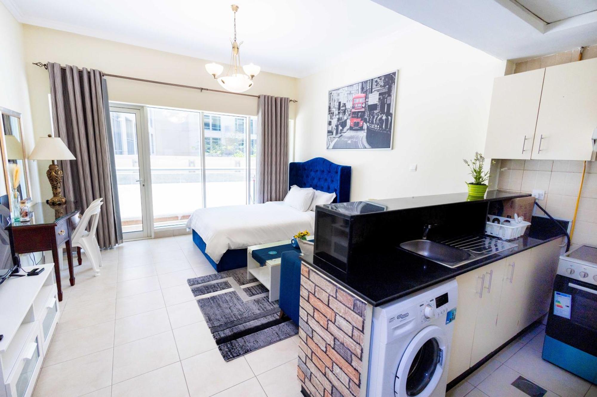 Lux Studio Apartment, Burj Al Nujoom *