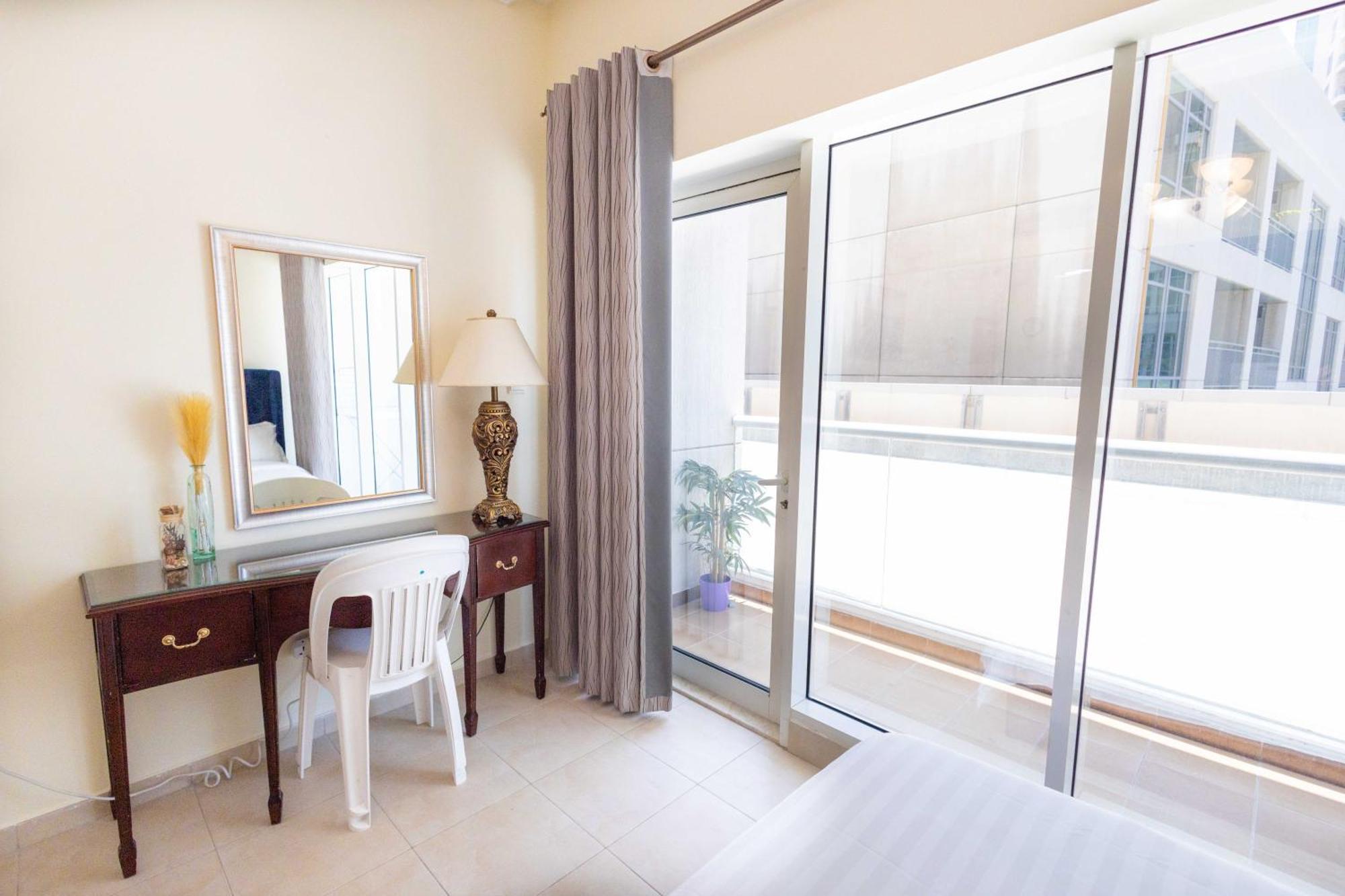 Lux Studio Apartment, Burj Al Nujoom