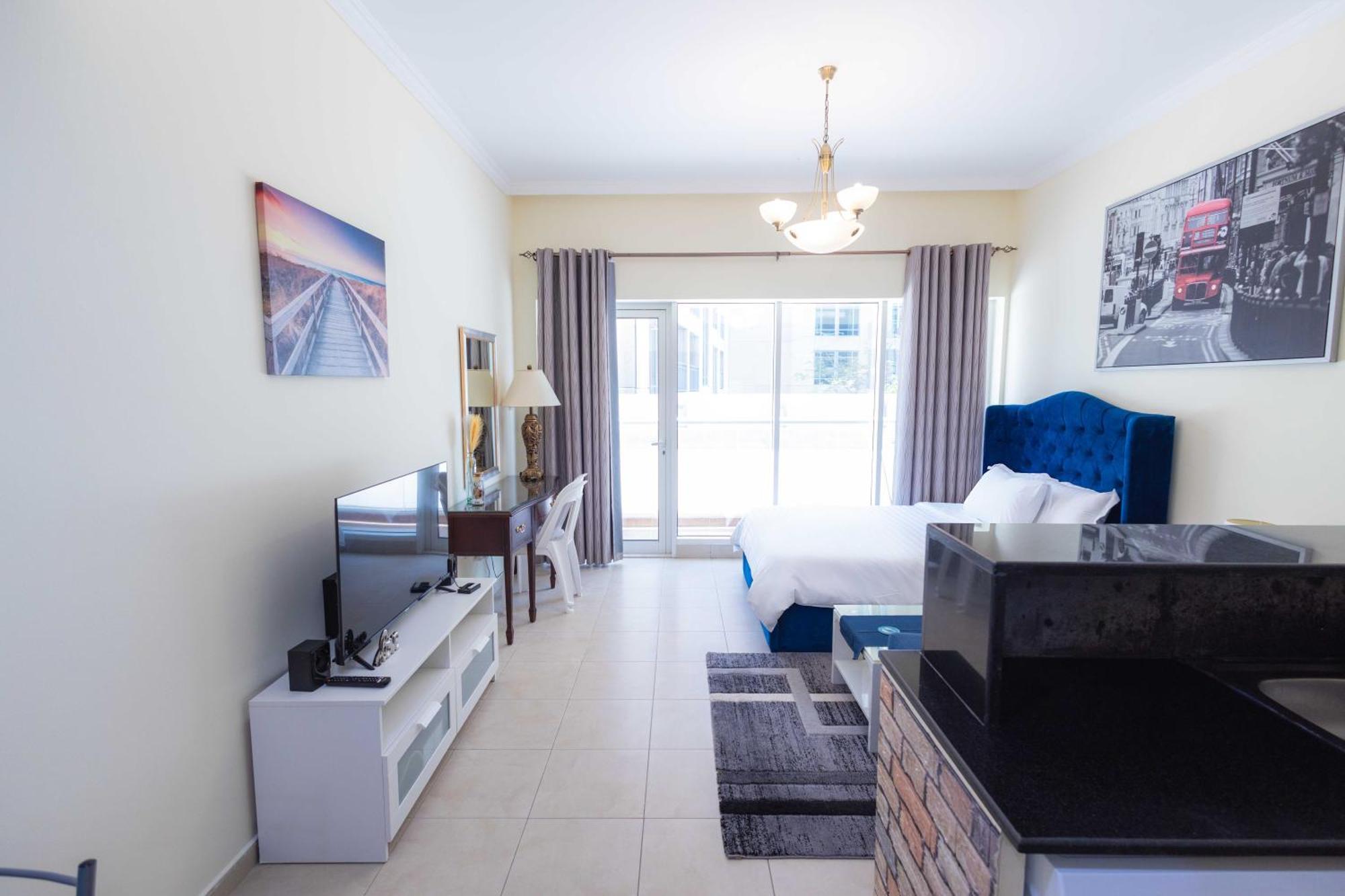 Lux Studio Apartment, Burj Al Nujoom Apartment *