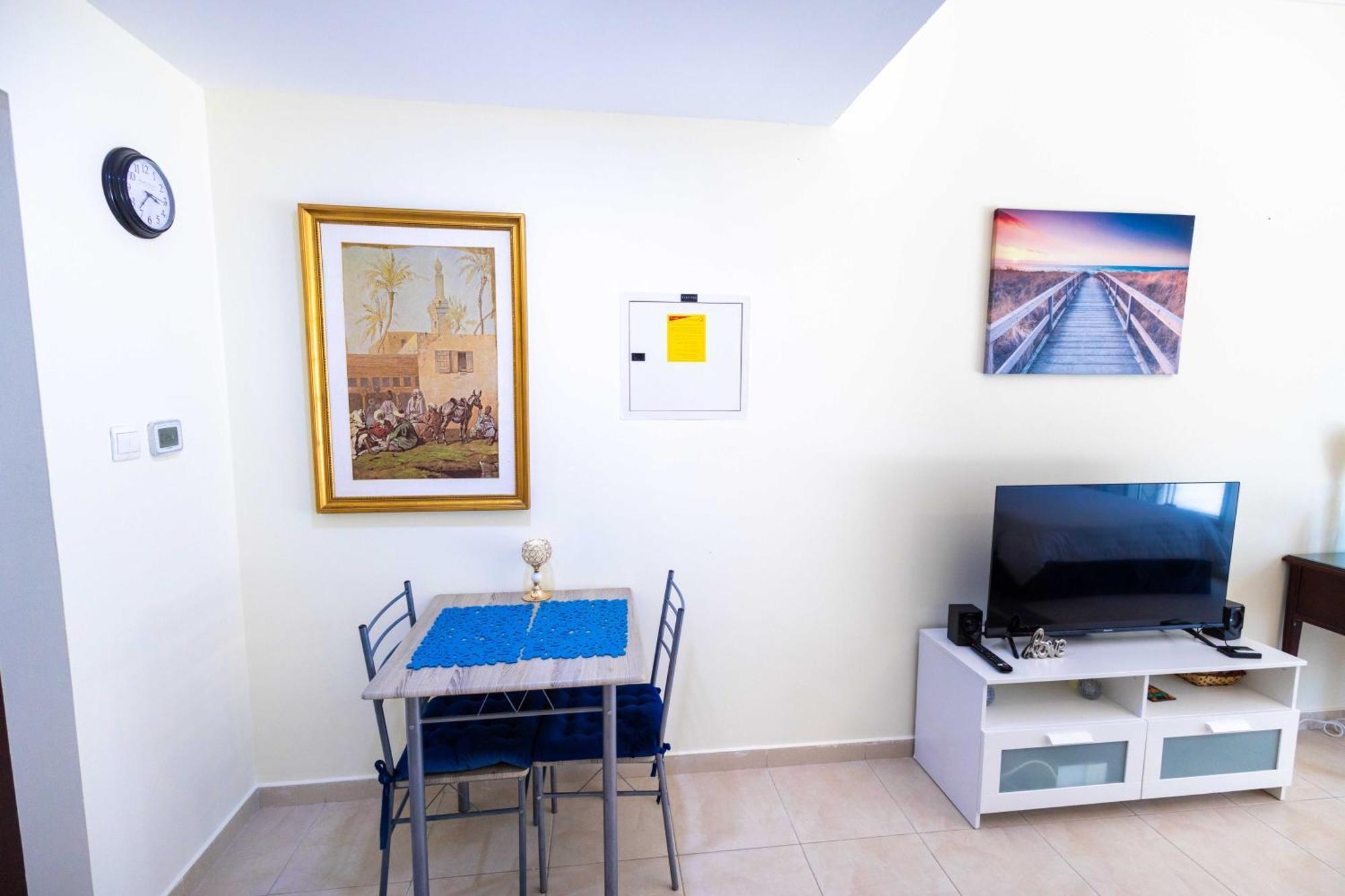 Apartment Lux Studio Apartment, Burj Al Nujoom