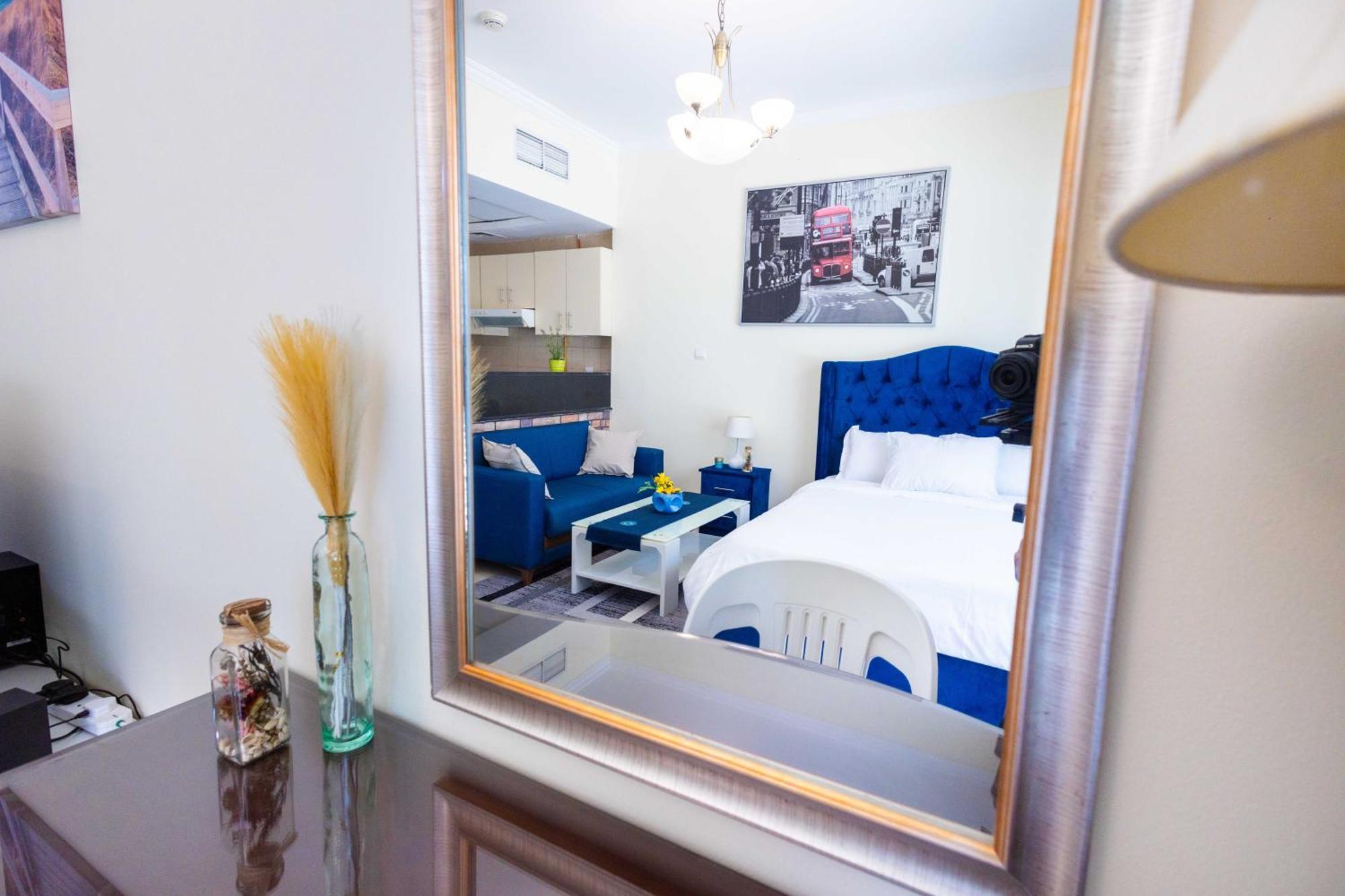 Lux Studio Apartment, Burj Al Nujoom Apartment *