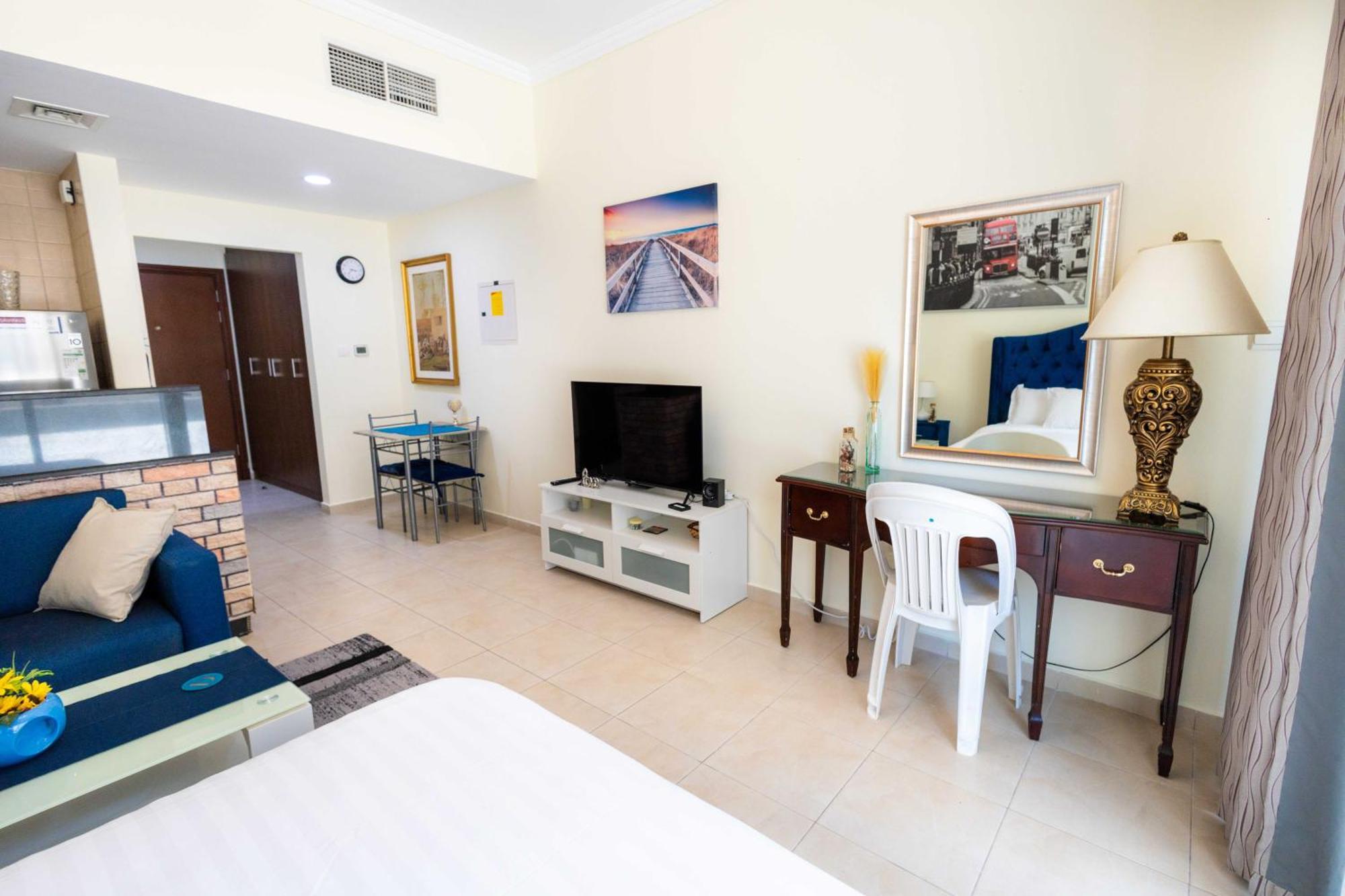 Lux Studio Apartment, Burj Al Nujoom Dubai