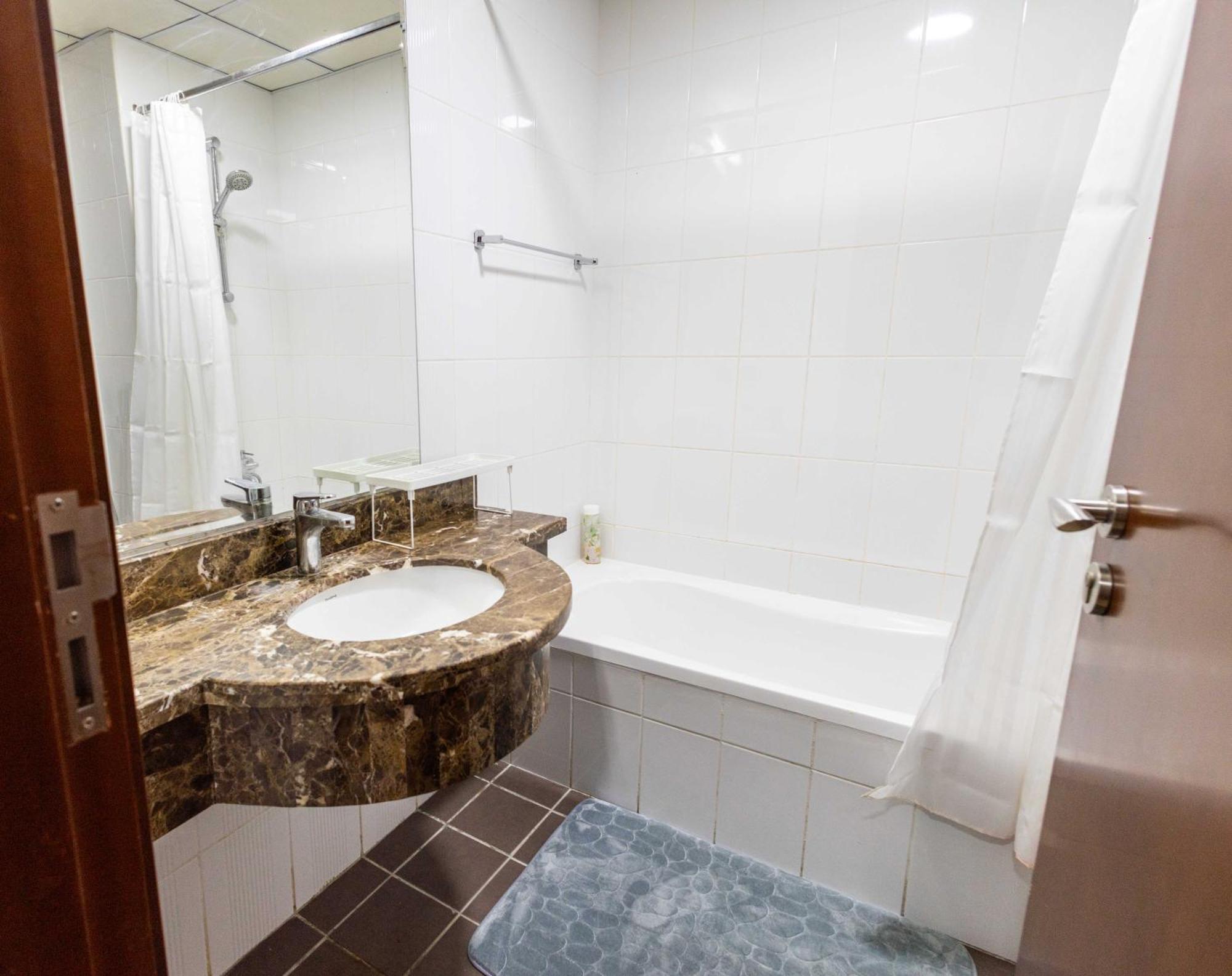 Lux Studio Apartment, Burj Al Nujoom Dubai