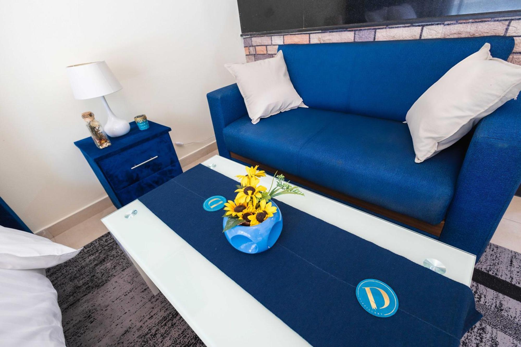 Lux Studio Apartment, Burj Al Nujoom Apartment *