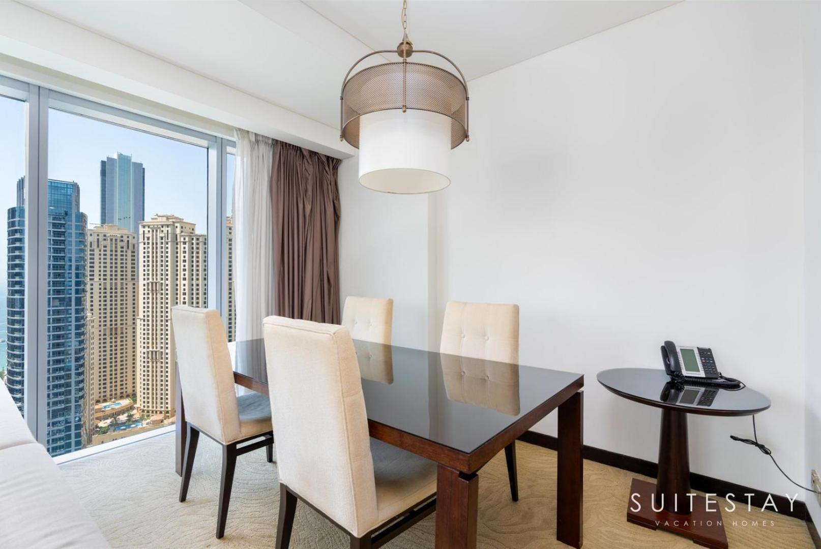 A Chic In Marina Apartment *