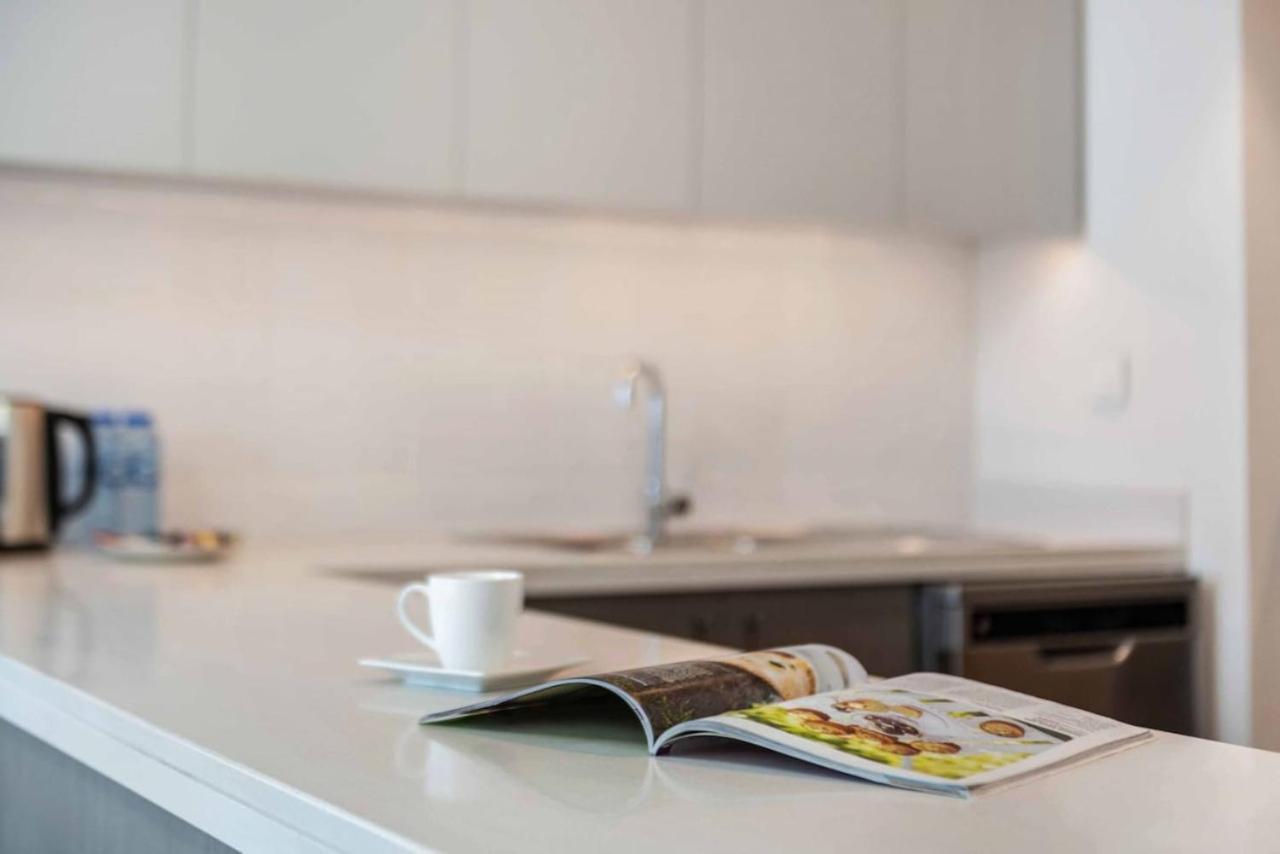 Stylish 2 Bedroom Retreat In Downtown