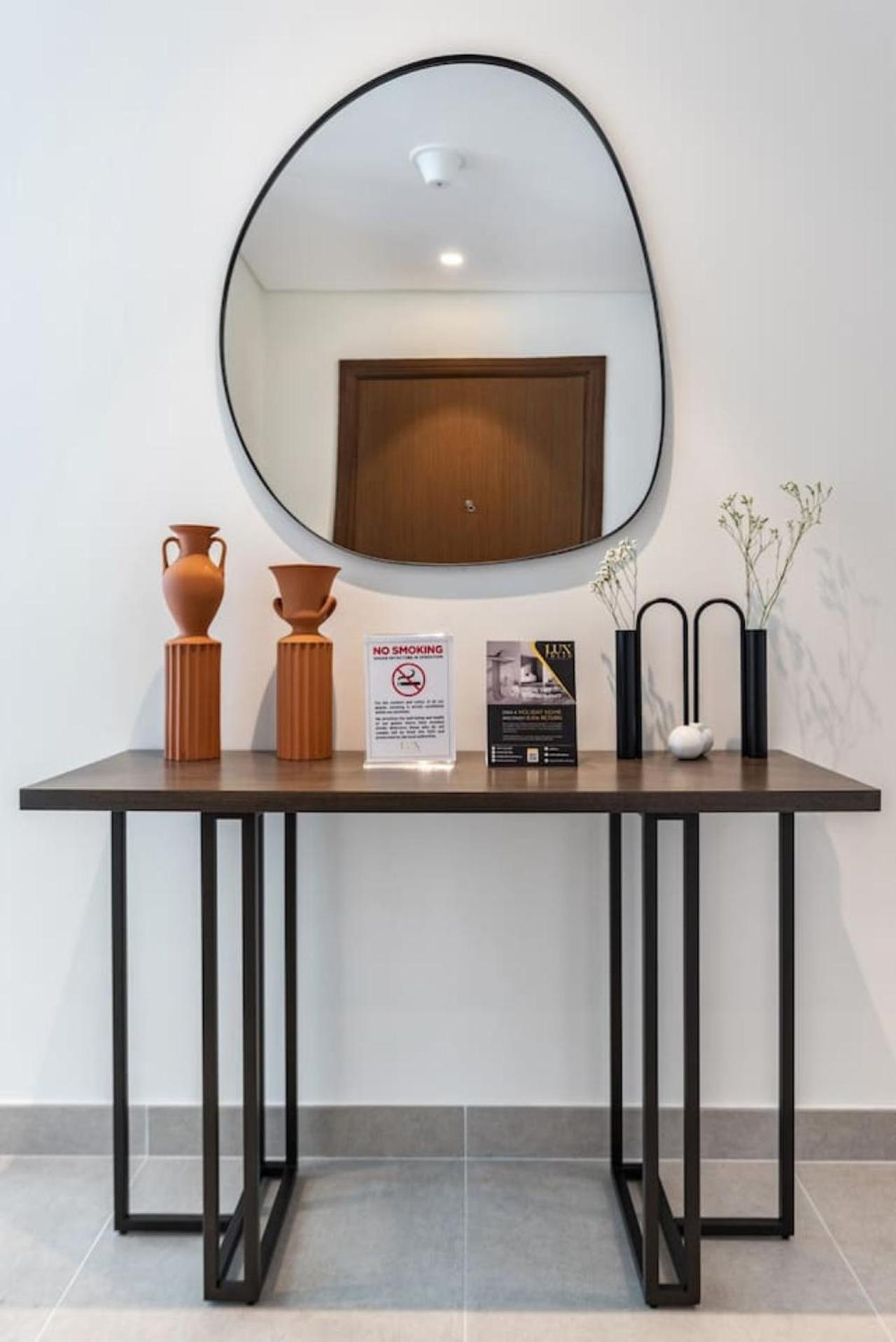 Stylish 2 Bedroom Retreat In Downtown Apartment *