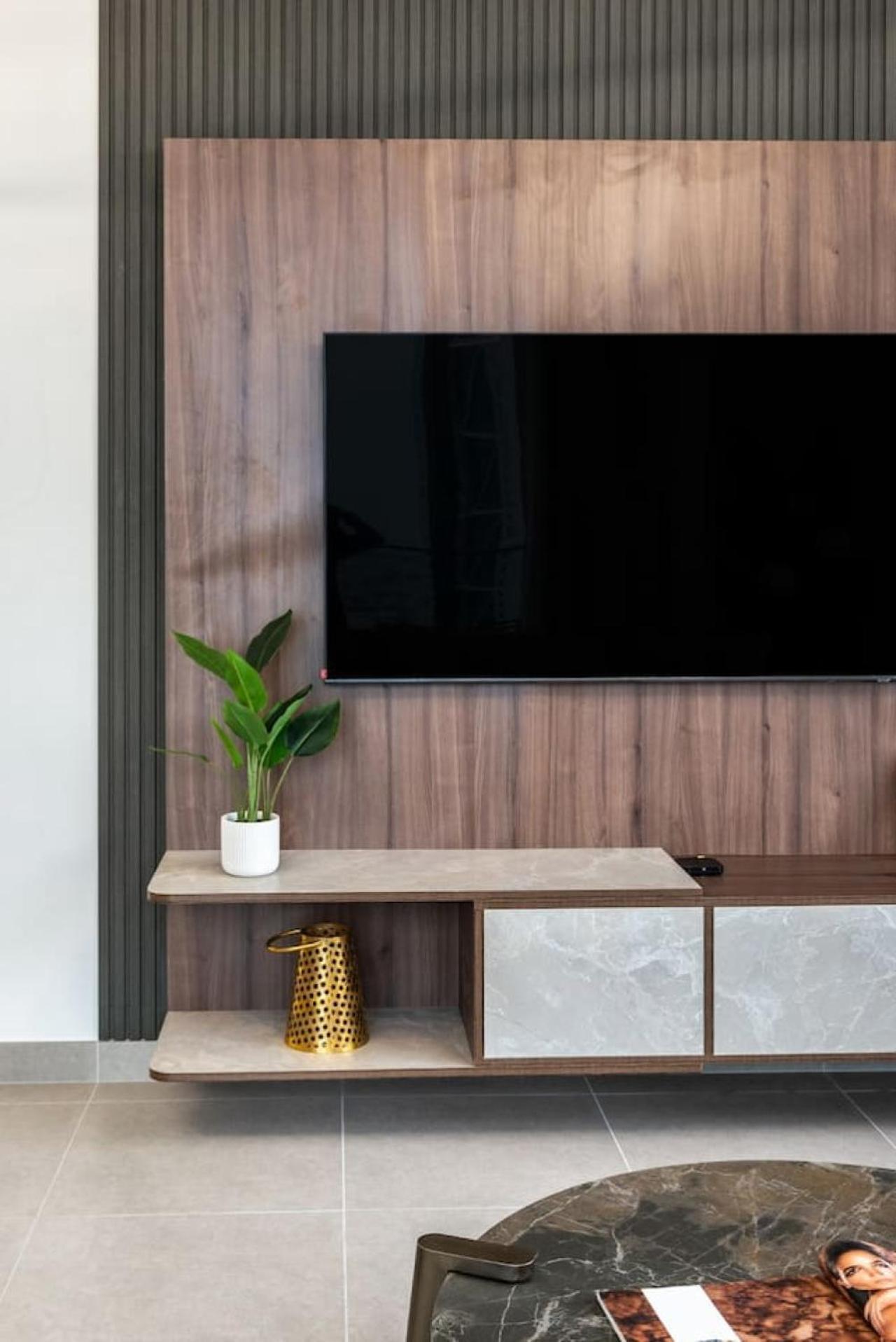 Stylish 2 Bedroom Retreat In Downtown