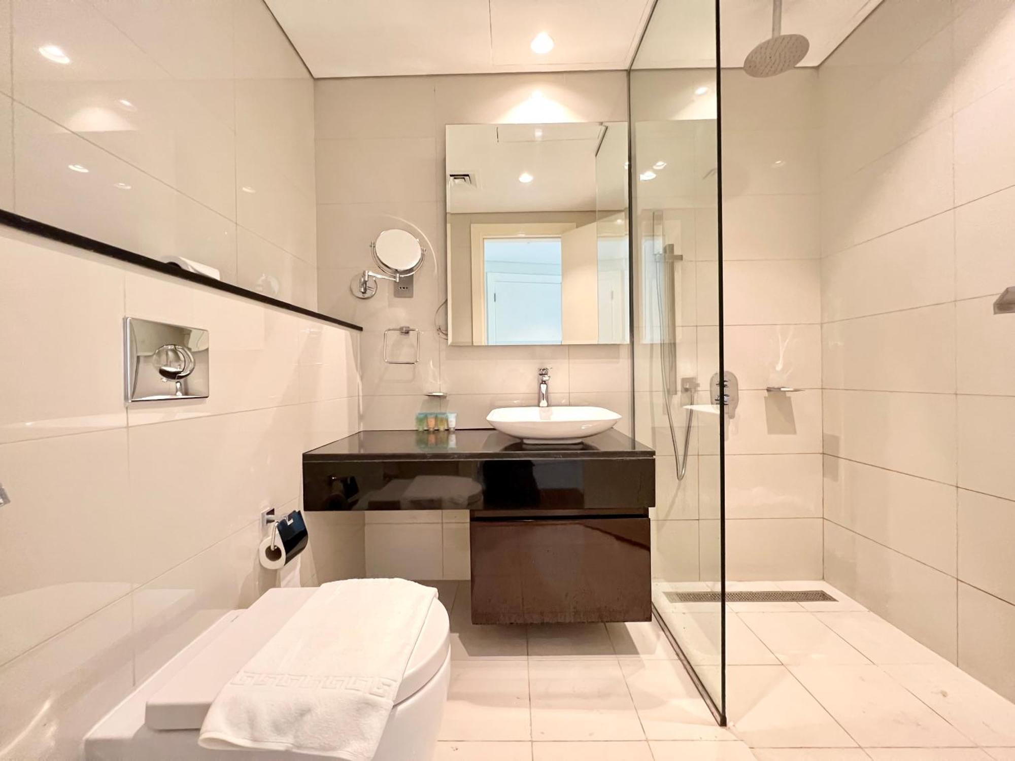 Apartment Modern Living In Majestine ,businessbay Dubai