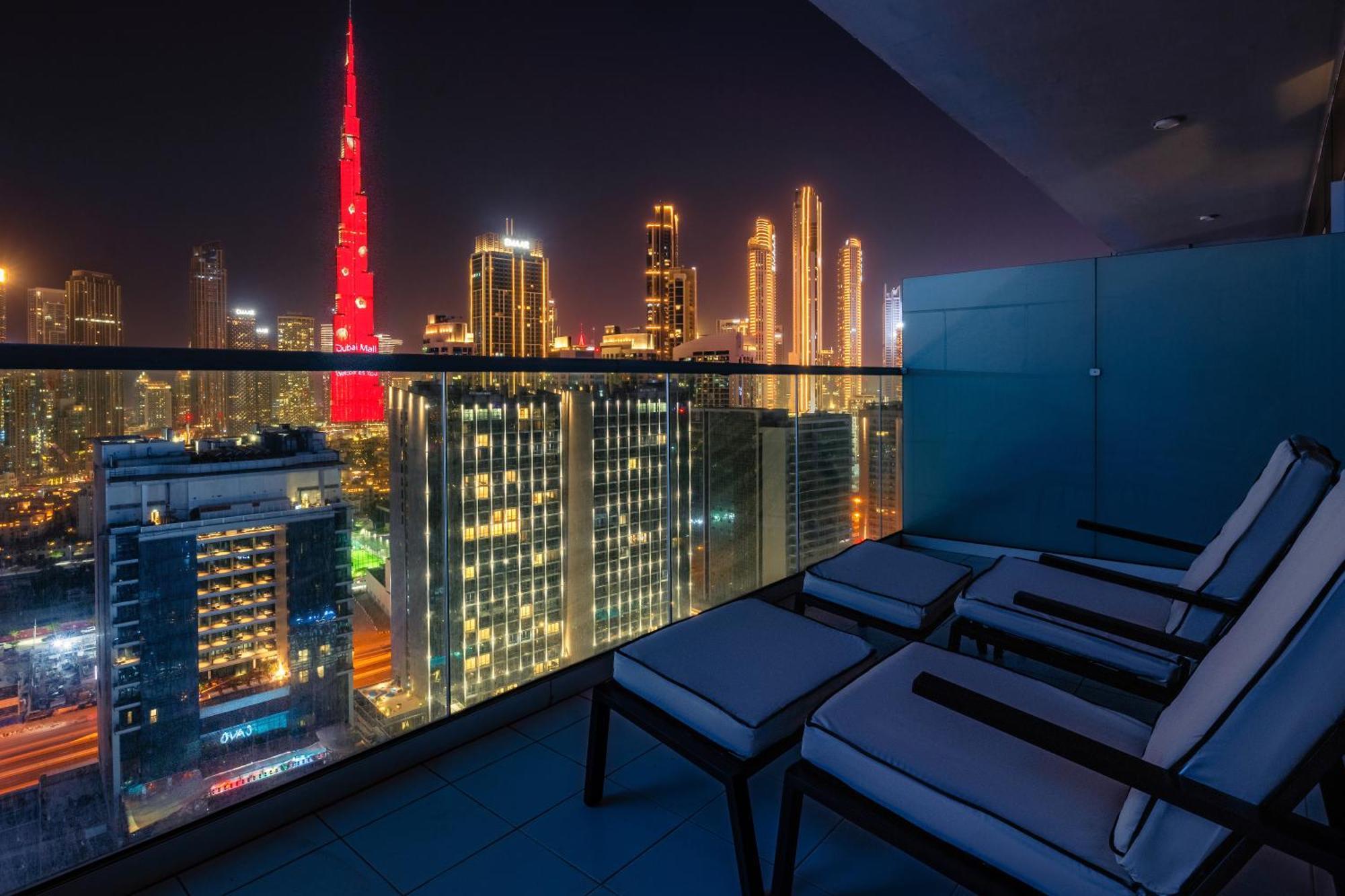 Luxury Floor, With Full Burj Khalifa View Apartment *