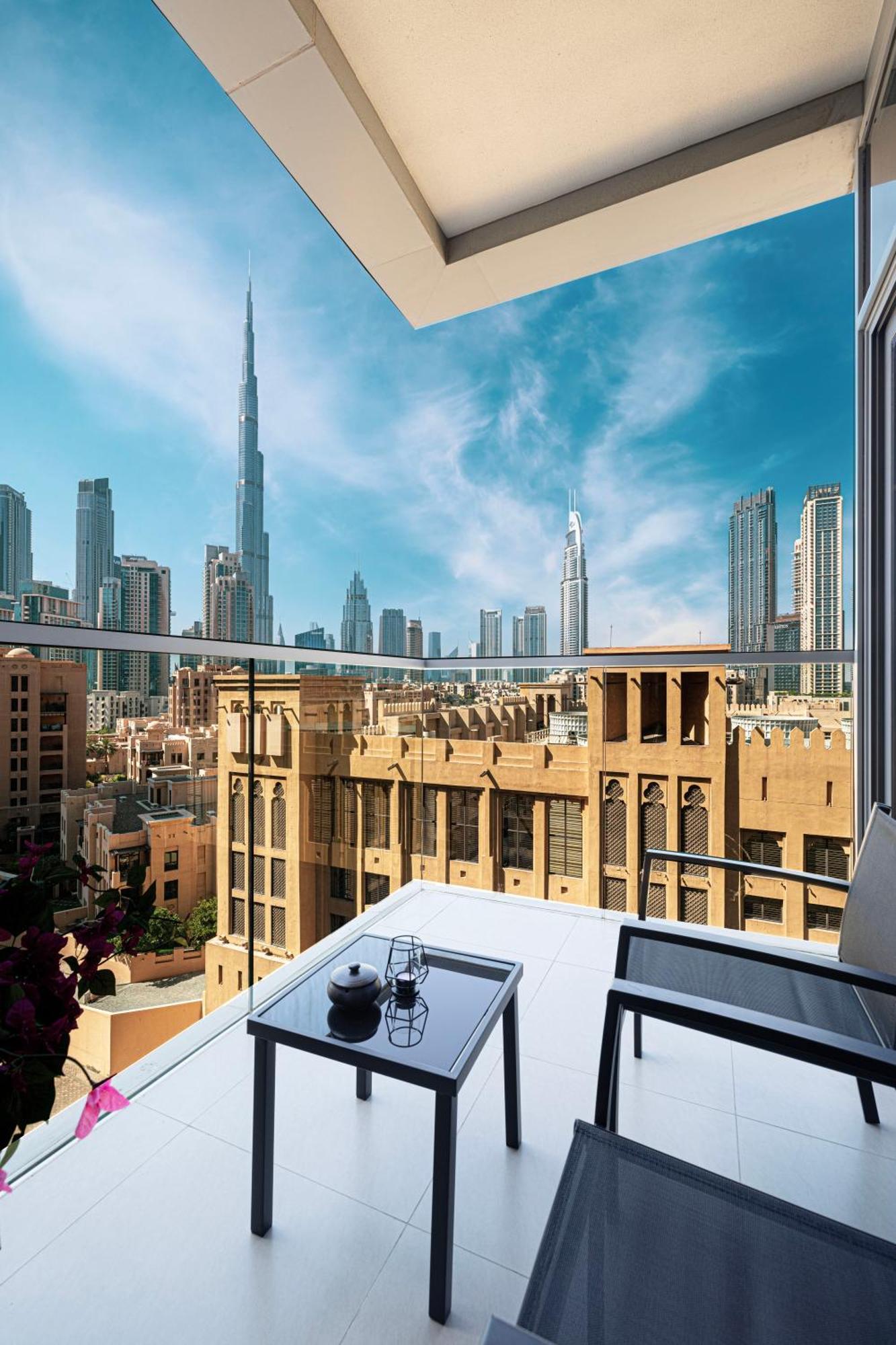 Apartment 1bedroom 2 Beds Burj Khalifa Views- 5min Walk To Burj Khalifa Dubai