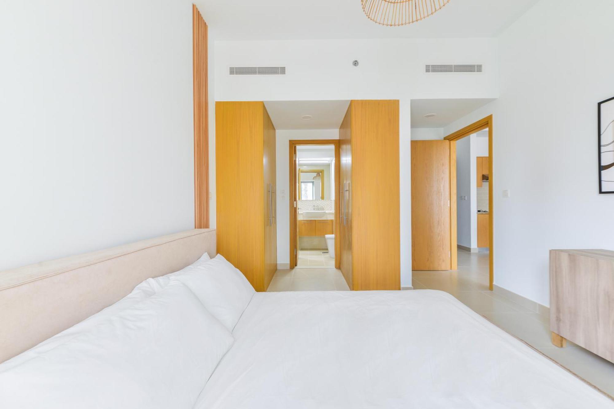 Elegant 1br At Bellevue Dubai