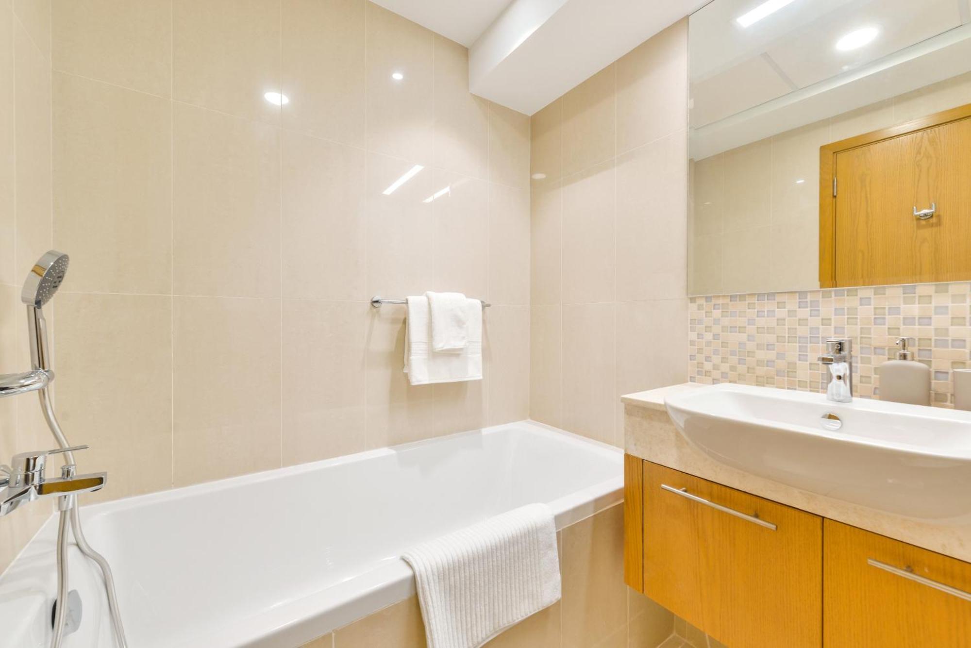 Elegant 1br At Bellevue *