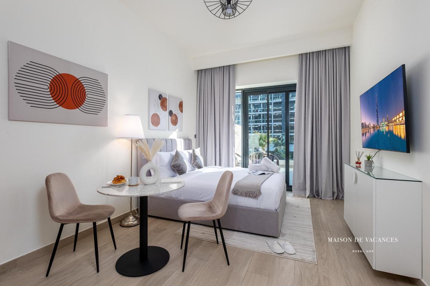 Large Balcony 10mins From Mall * Dubai