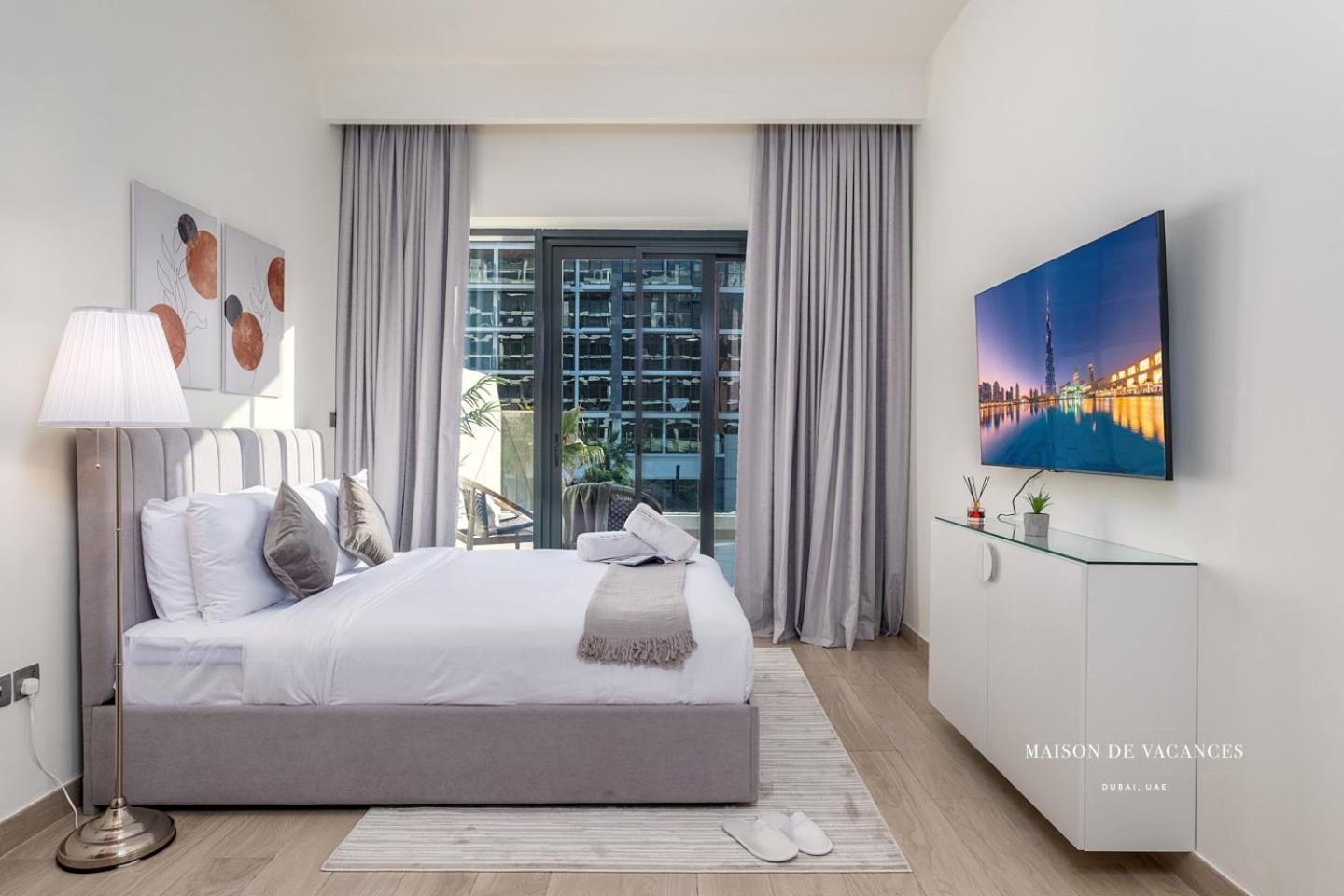 Large Balcony 10mins From Mall
