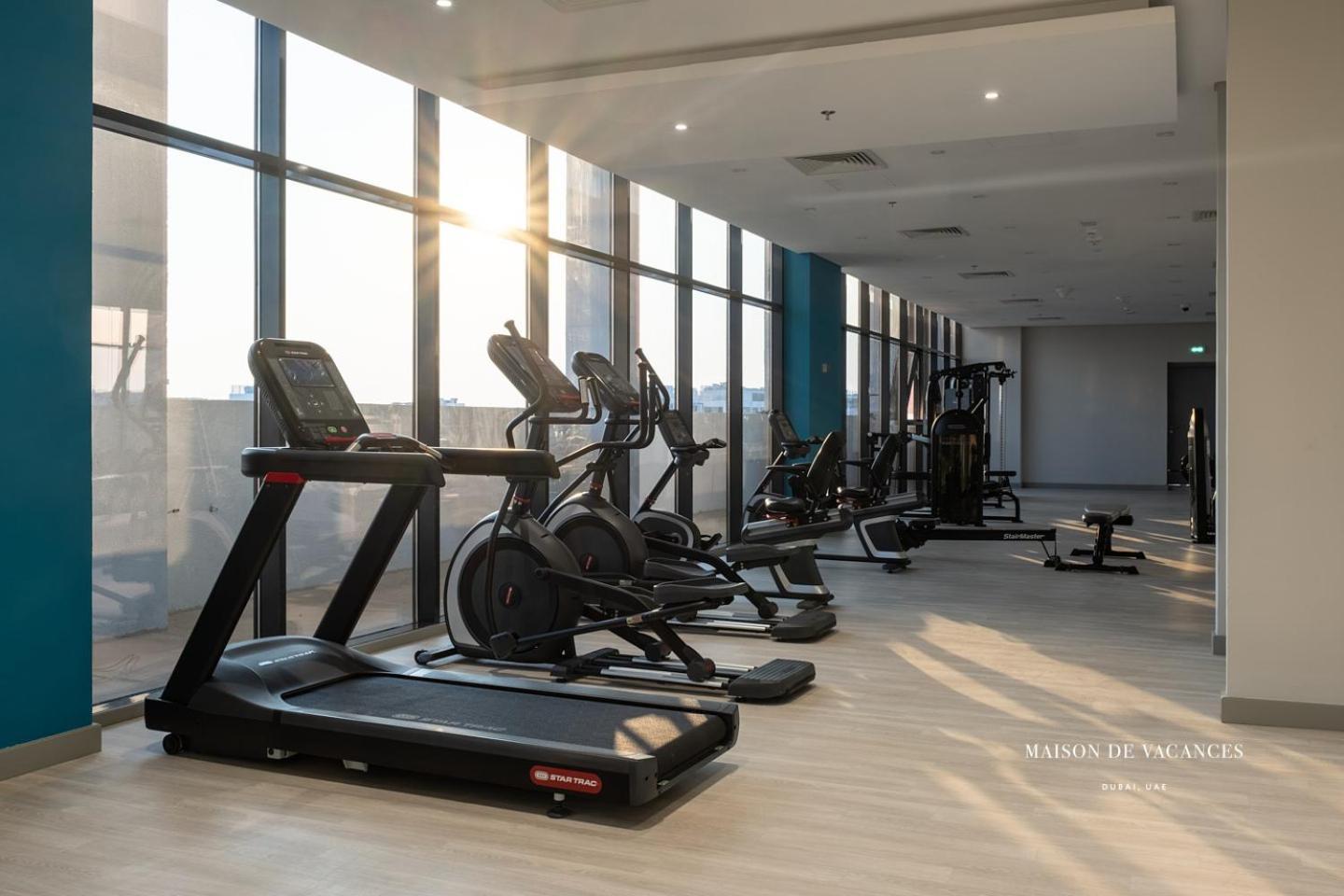 Large Balcony 10mins From Mall