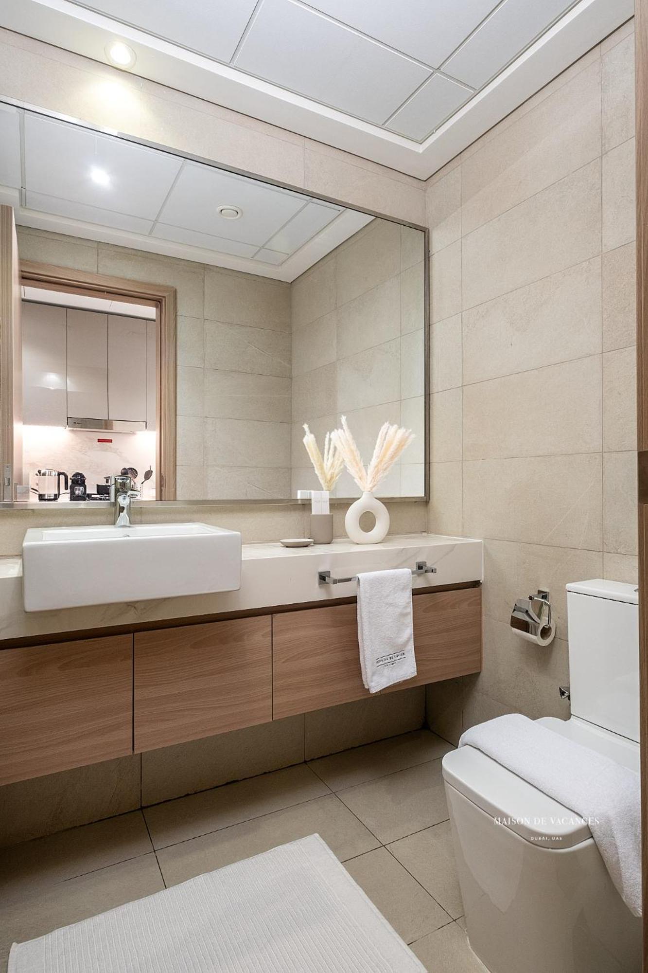 Large Balcony 10mins From Mall Dubai