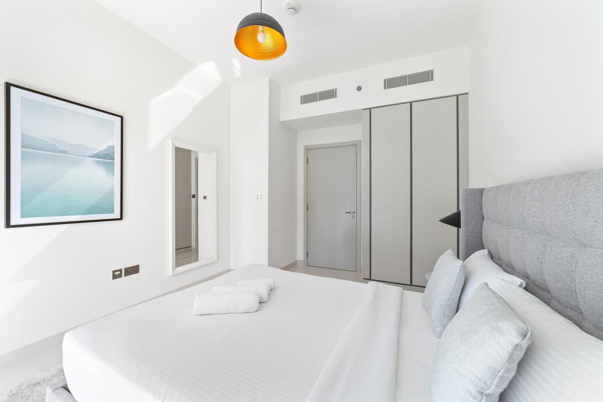 Spacious 2 Bhk Next To The - Sunrise Bay Apartment Dubai