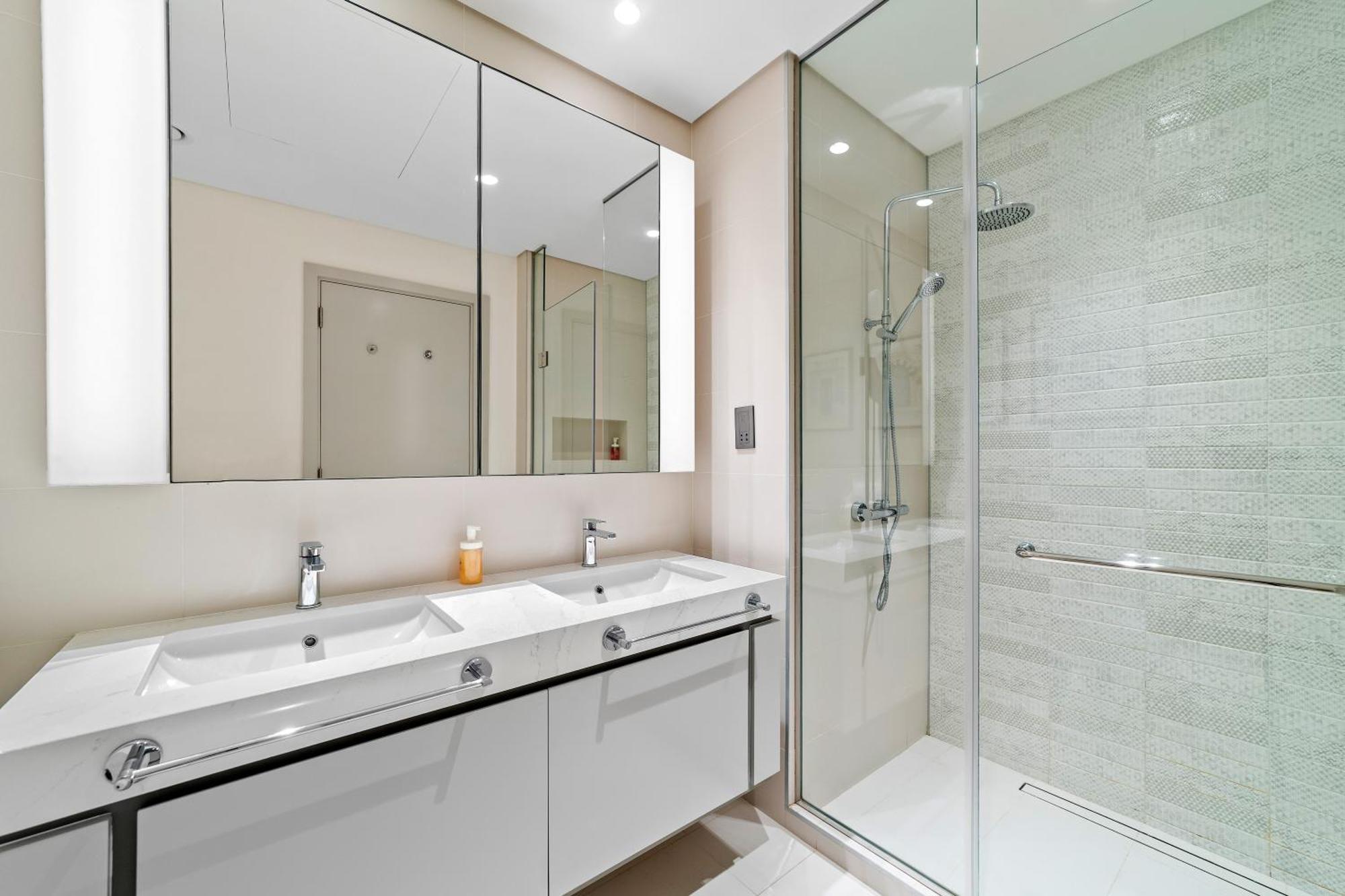 Spacious 2 Bhk Next To The - Sunrise Bay Apartment