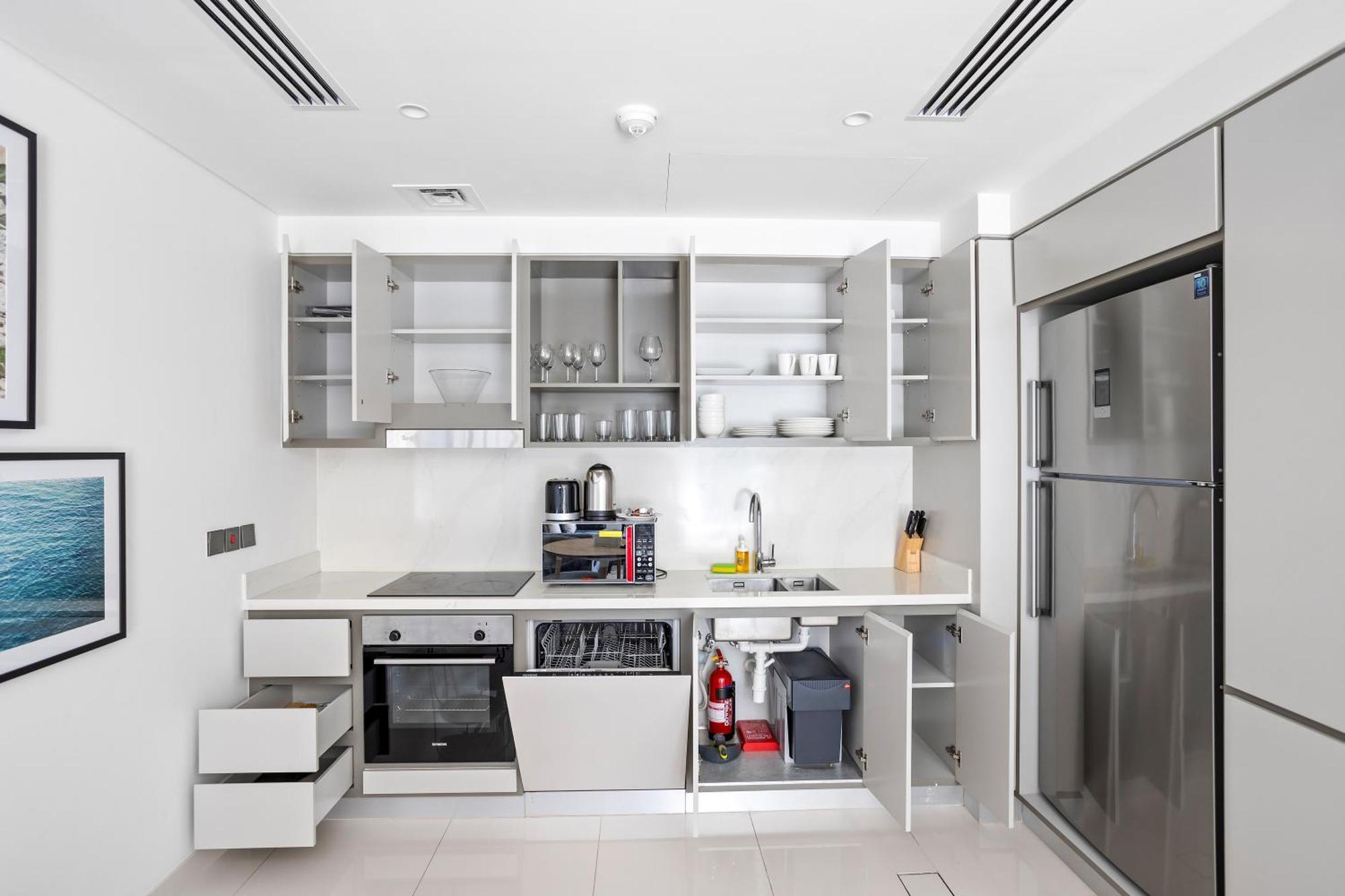 Spacious 2 Bhk Next To The - Sunrise Bay Apartment Dubai