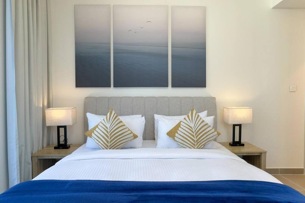 Apartment 3br In Tower W Maid'sroom Dubai