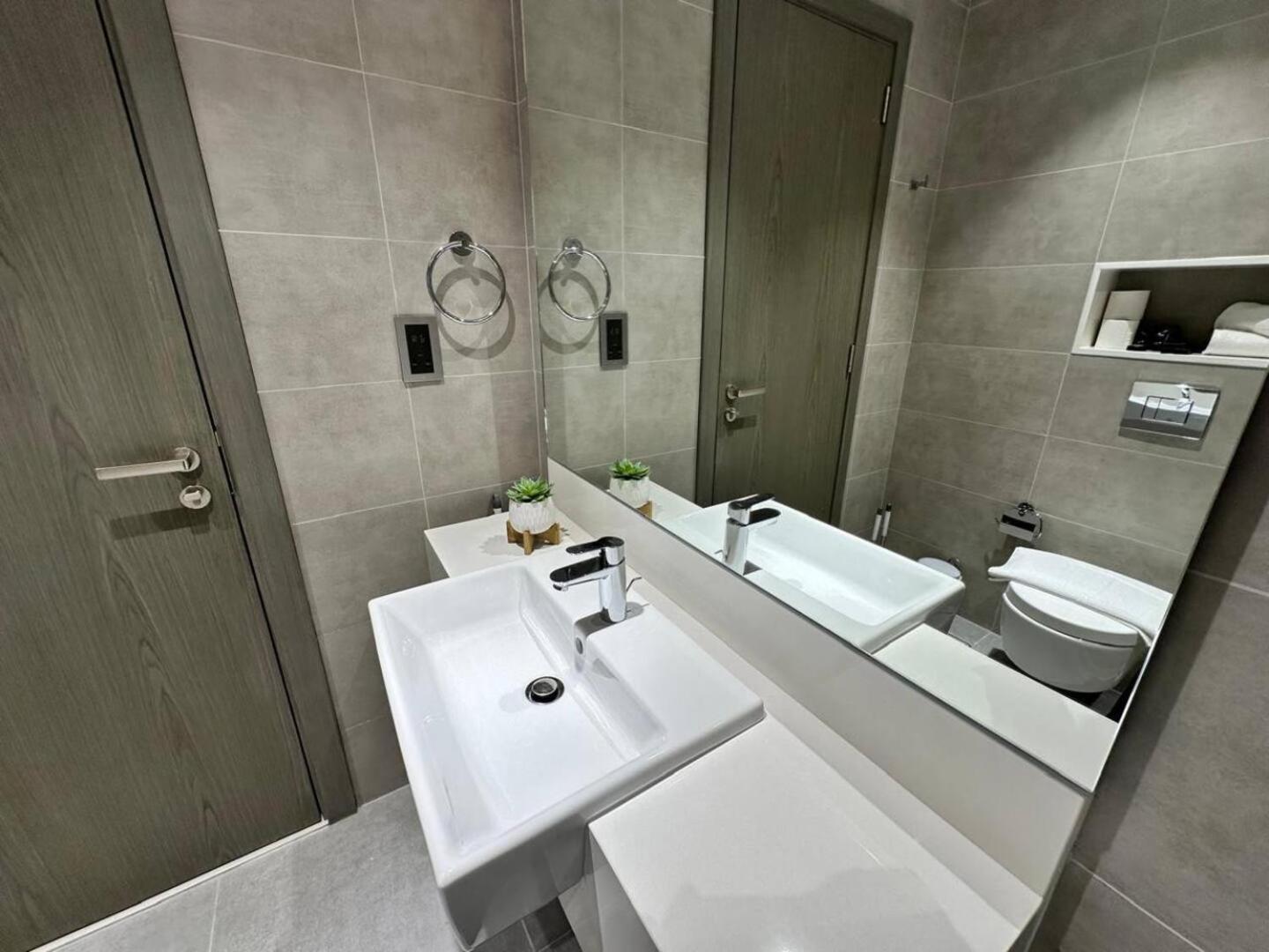 Apartment Spacious 1bedroom W Lagoon In Al Maktoum *