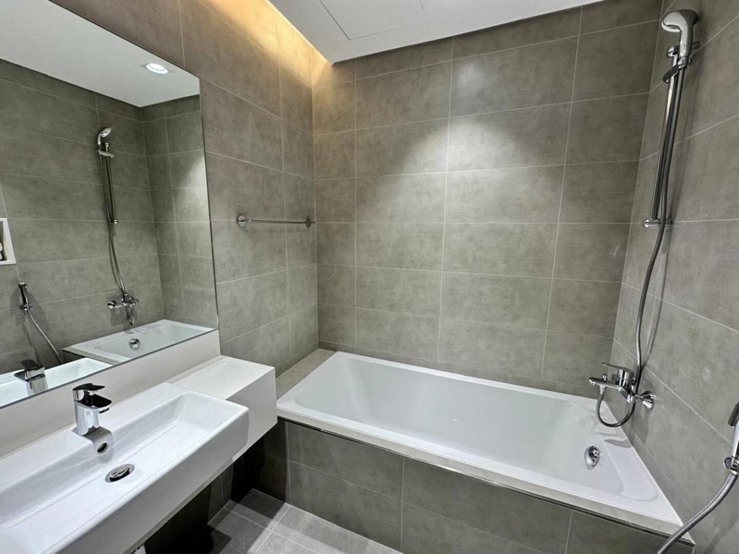 Spacious 1bedroom W Lagoon In Al Maktoum * Dubai