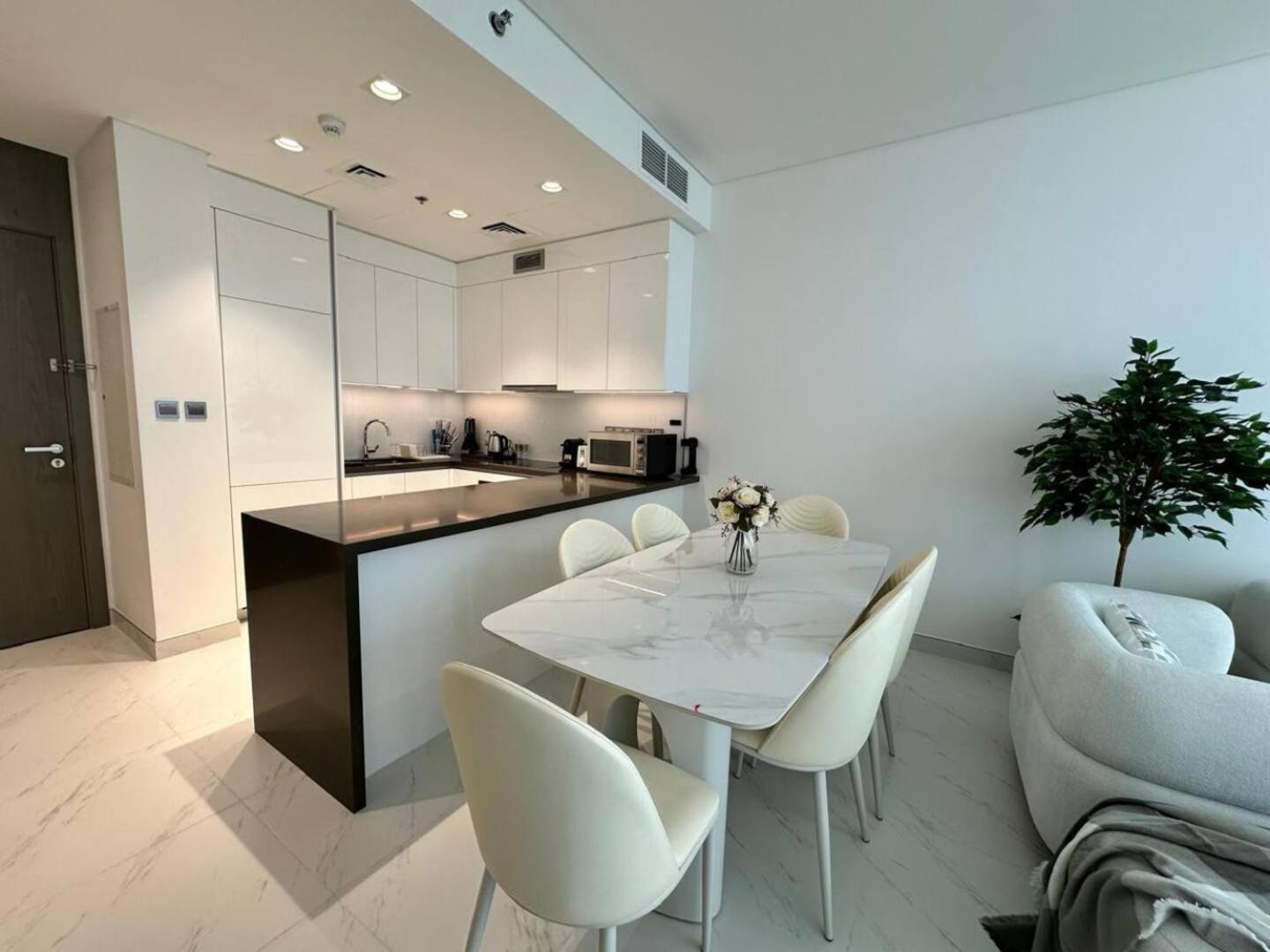 Spacious 1bedroom W Lagoon In Al Maktoum *
