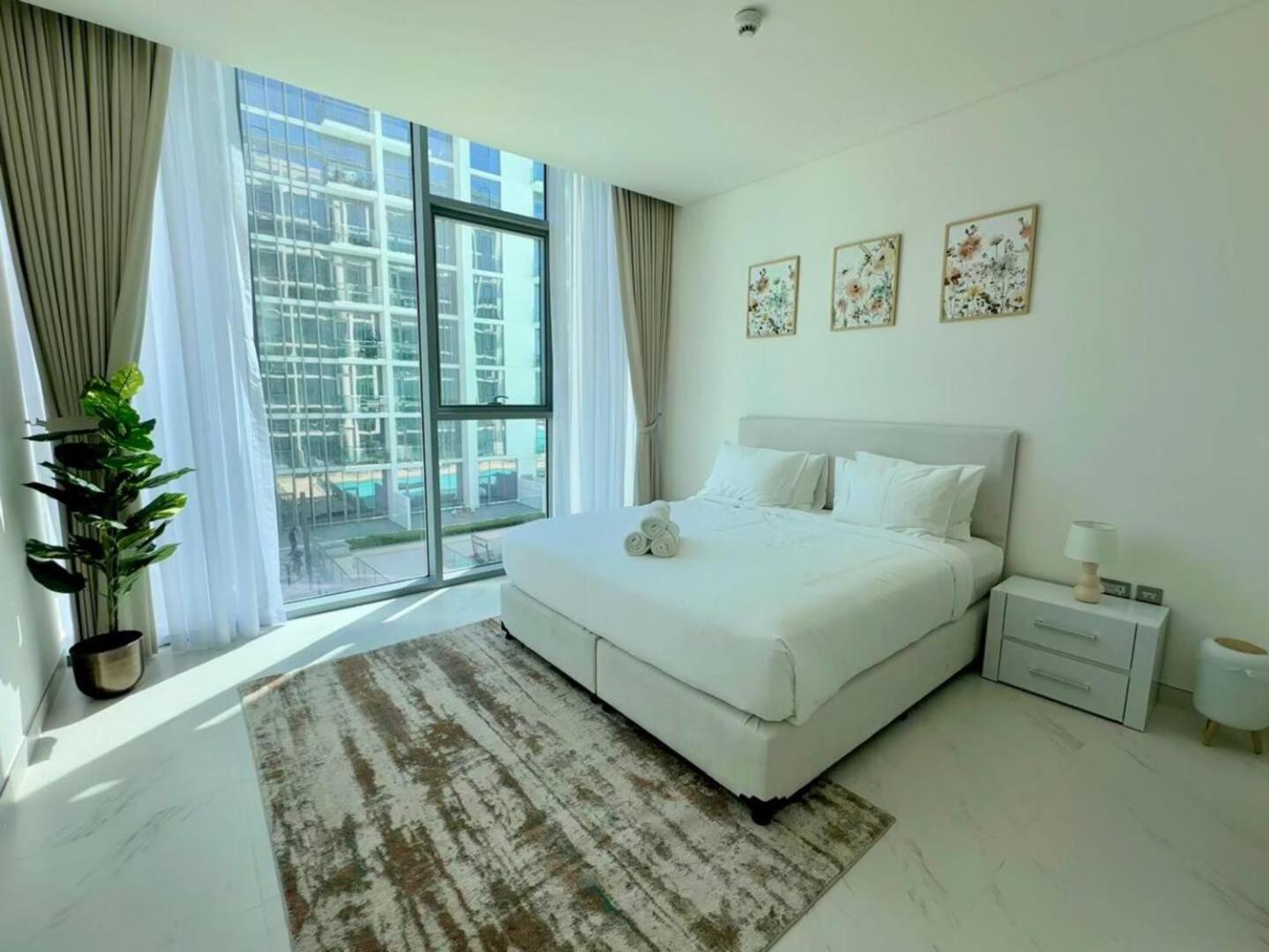 Spacious 1bedroom W Lagoon In Al Maktoum Apartment