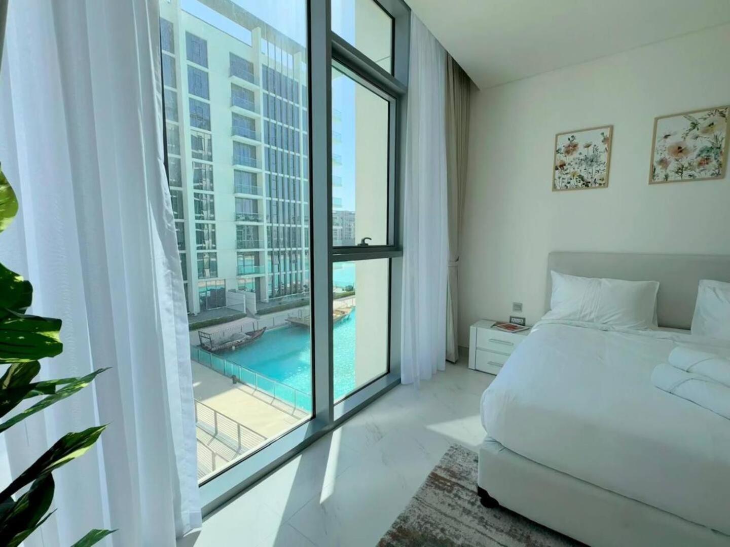 Spacious 1bedroom W Lagoon In Al Maktoum Dubai
