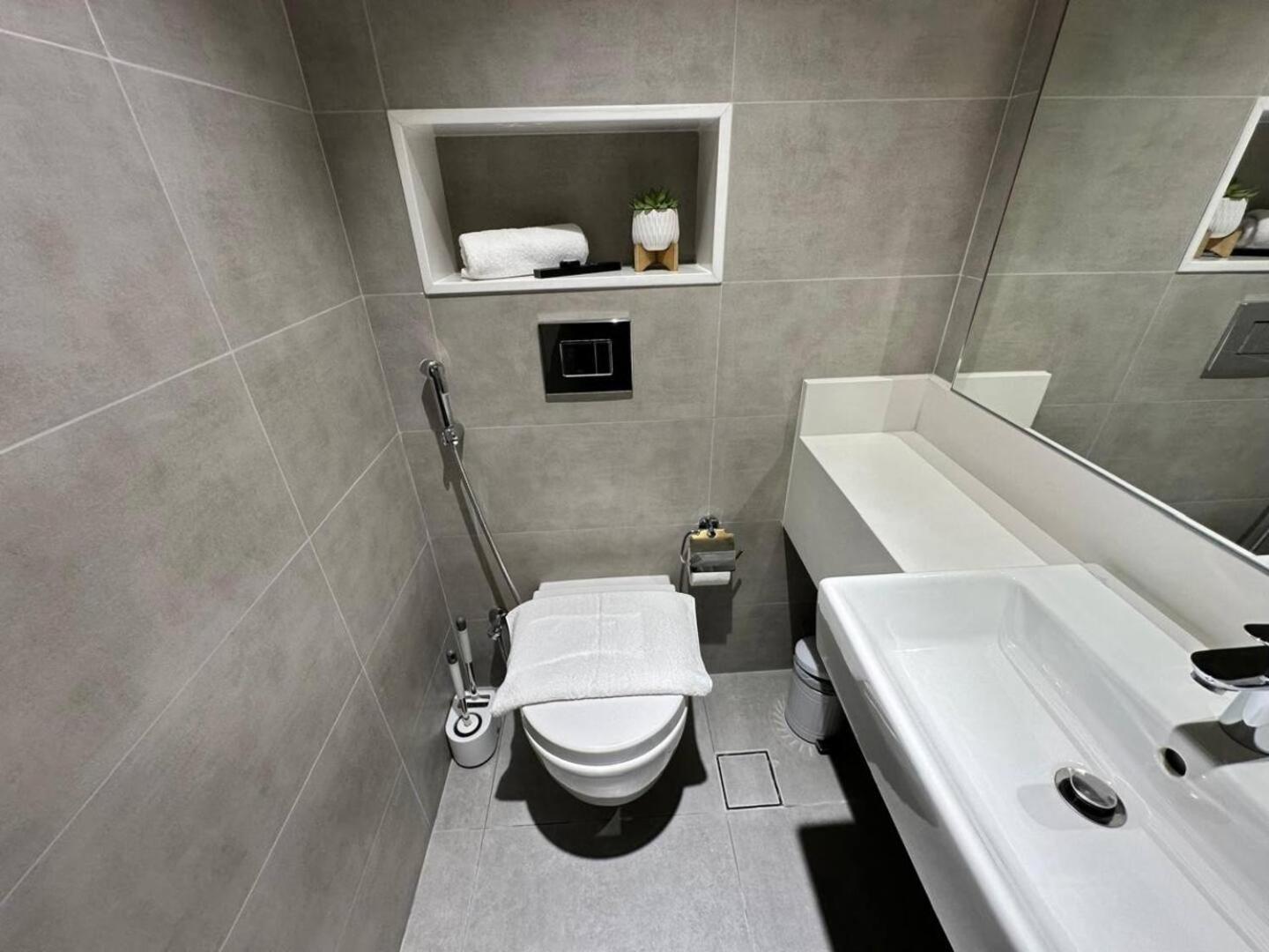 Apartment Spacious 1bedroom W Lagoon In Al Maktoum