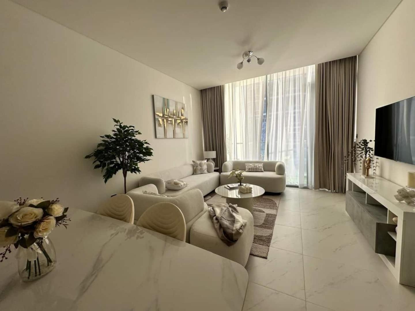 Spacious 1bedroom W Lagoon In Al Maktoum Dubai