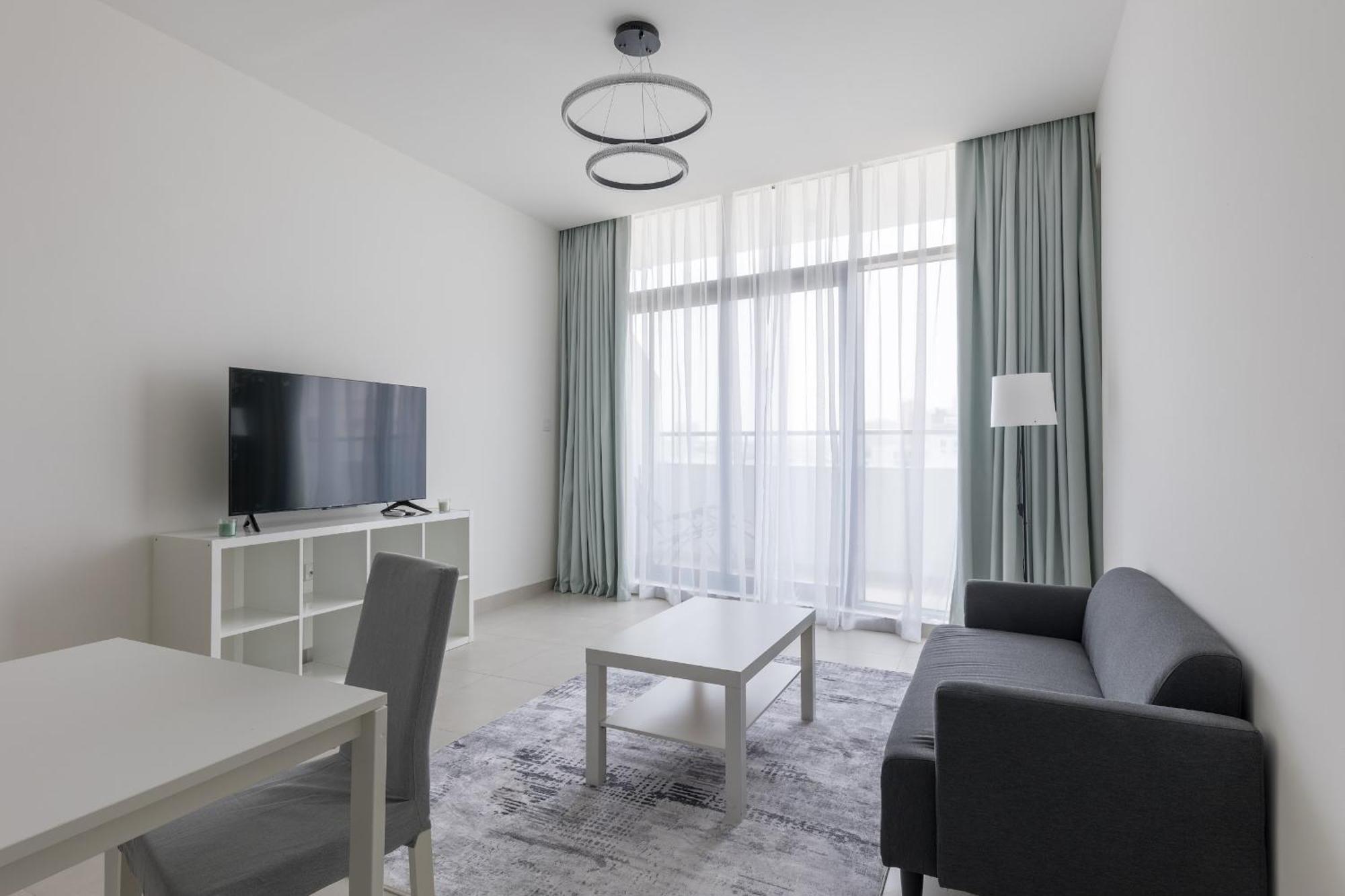 Apartment Splendid 1br In Living Garden
