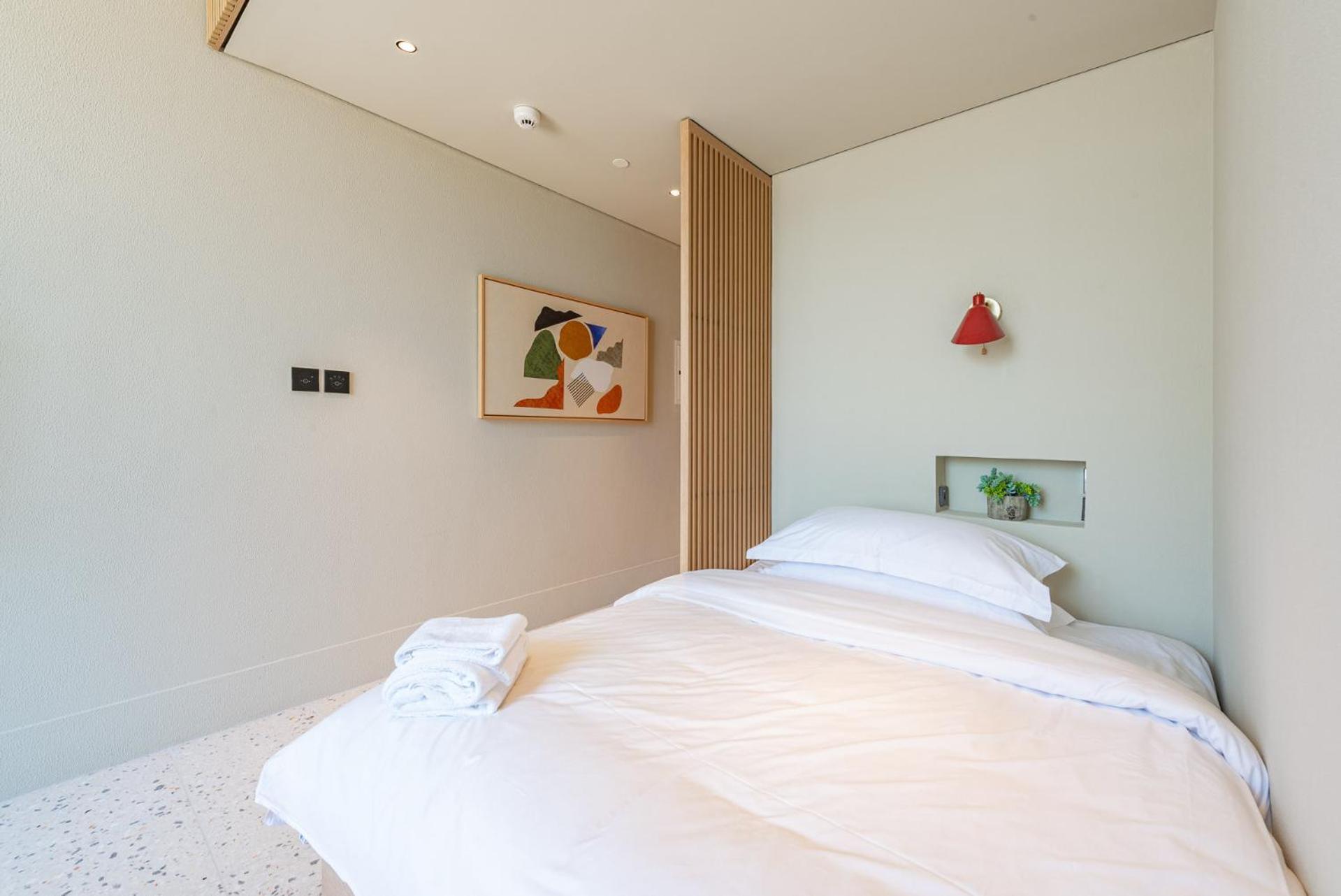 Executive At Upside Living, Business Travel Ready Apartment *