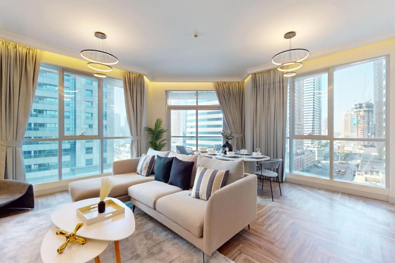 Torch Tower - Fashionable Two Bedroom Apartment Dubai