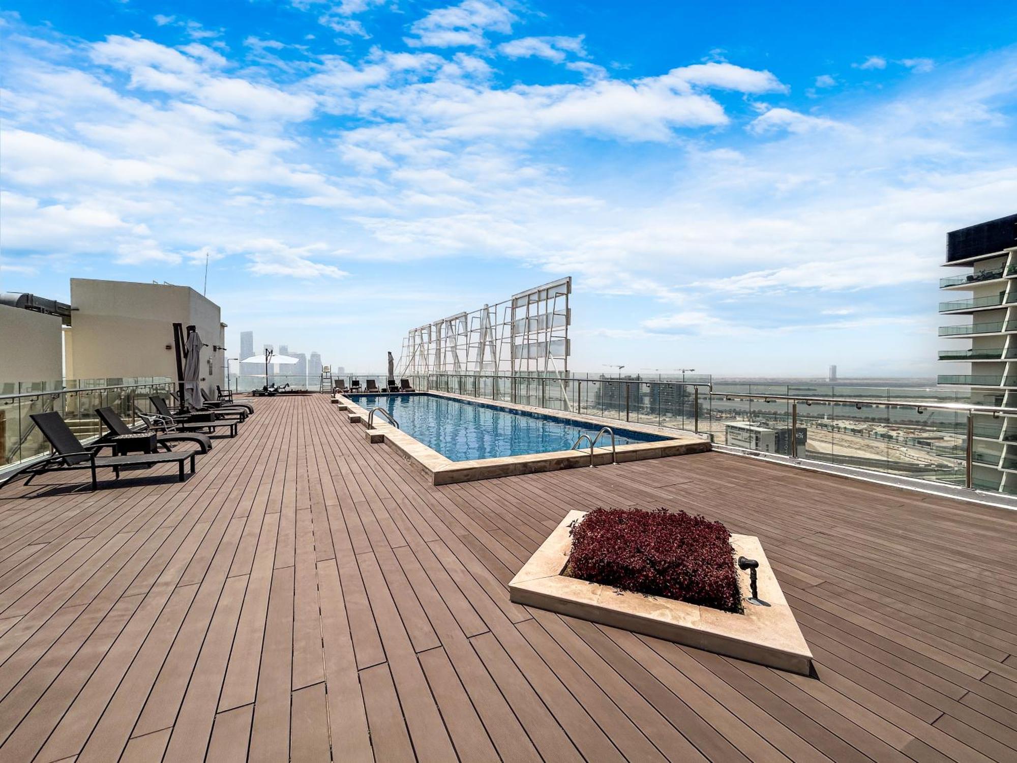 Apartment Elegant In Al Jaddaf With Roof Pool Dubai