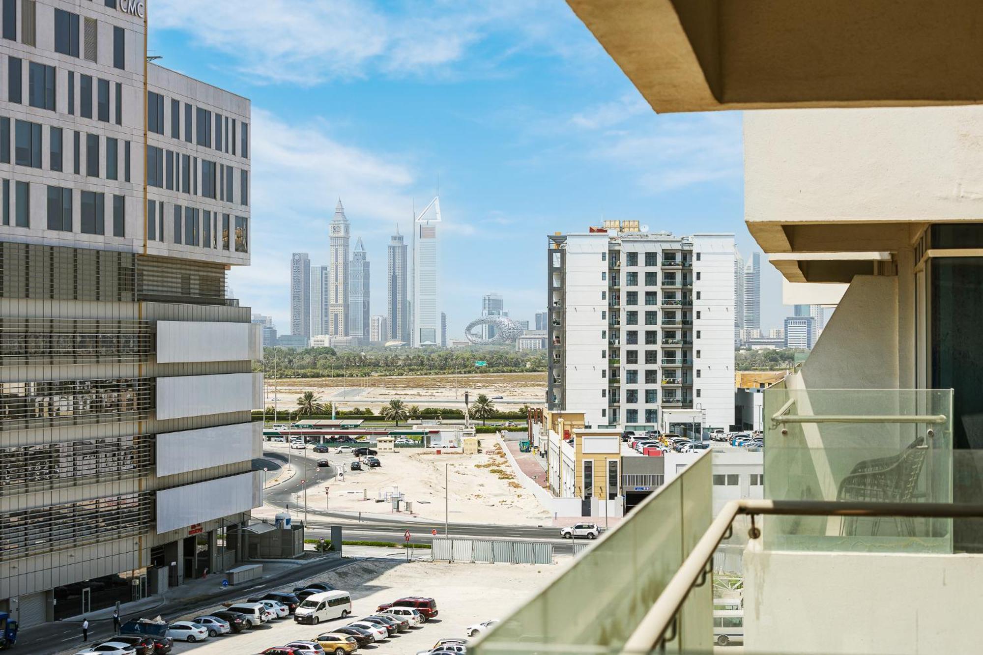 Apartment Elegant In Al Jaddaf With Roof Pool