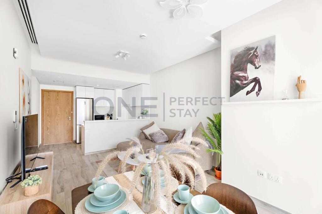 Apartment 1br Stunning Views In Business Bay With Pool & Gym *