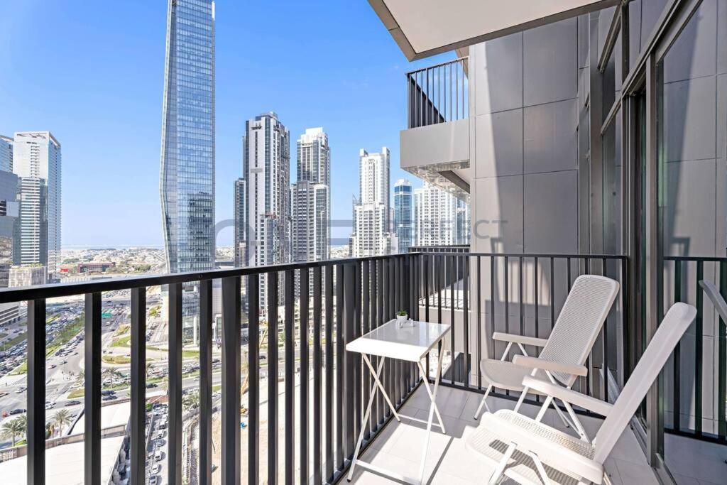 1br Stunning Views In Business Bay With Pool & Gym Apartment Dubai