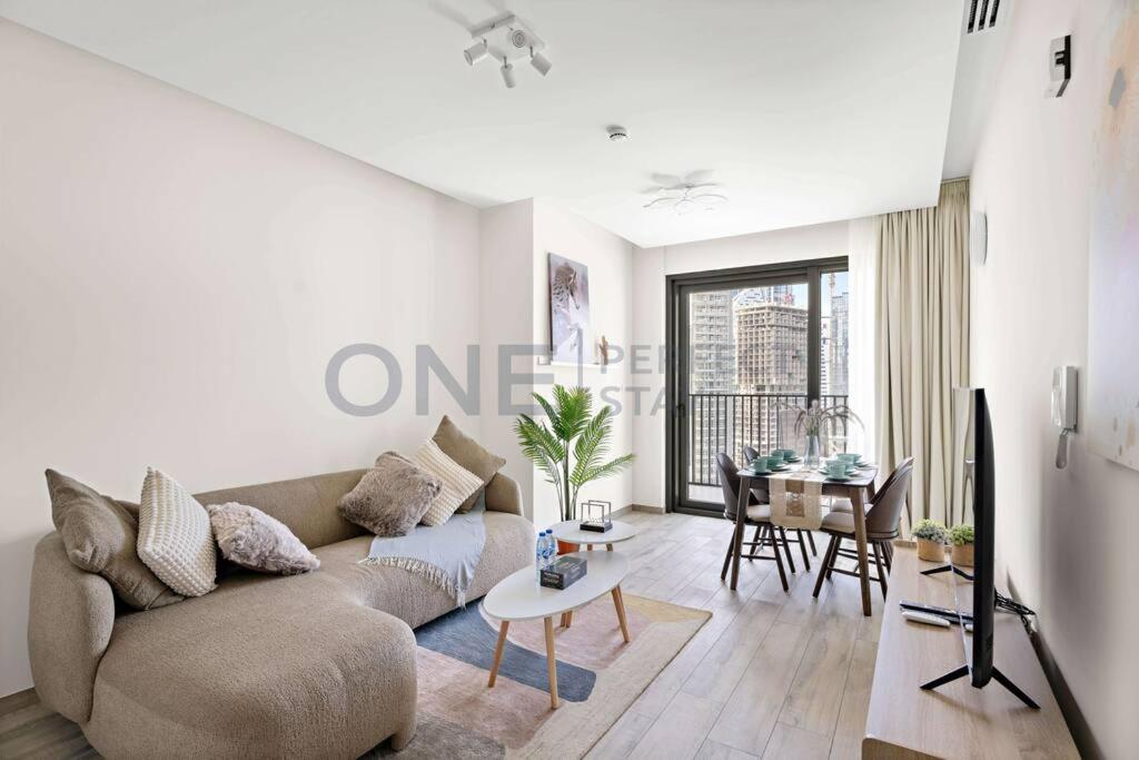 1br Stunning Views In Business Bay With Pool & Gym