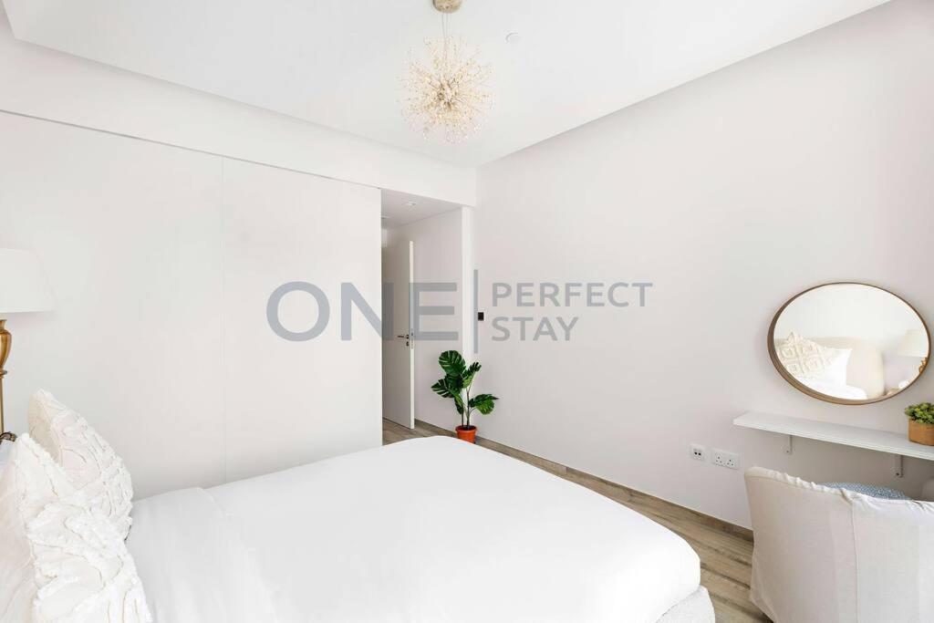 1br Stunning Views In Business Bay With Pool & Gym